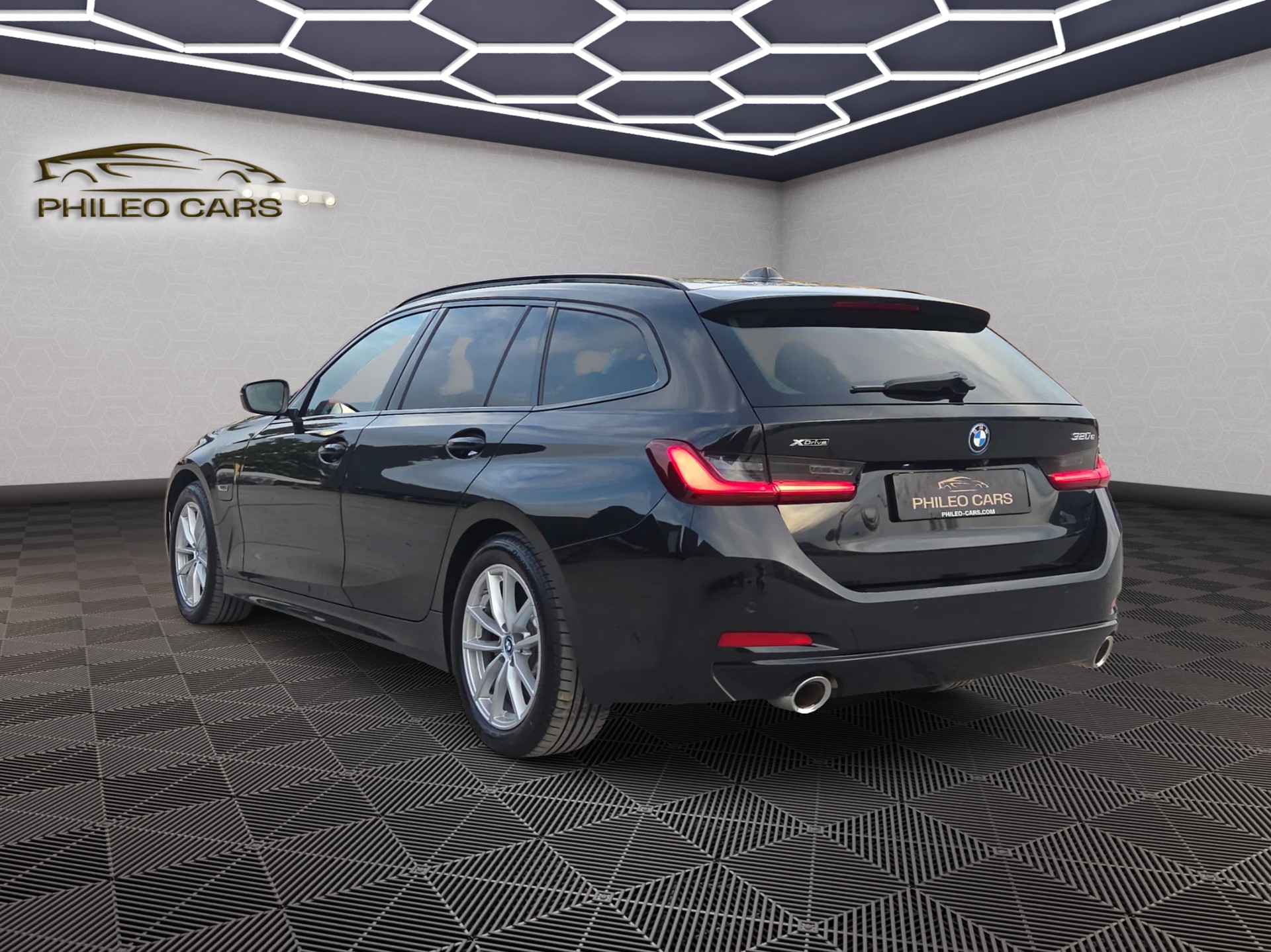 BMW 320e xDrive Touring Steptronic-image-5