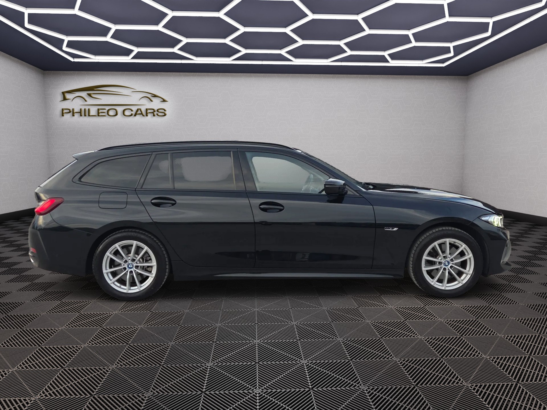 BMW 320e xDrive Touring Steptronic-image-3