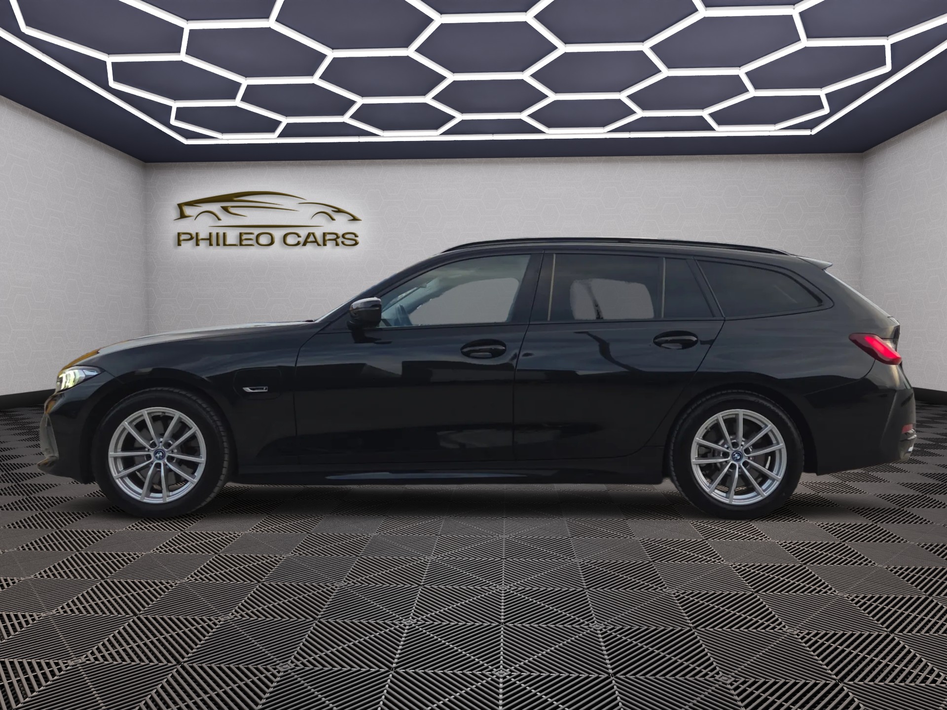 BMW 320e xDrive Touring Steptronic-image-4