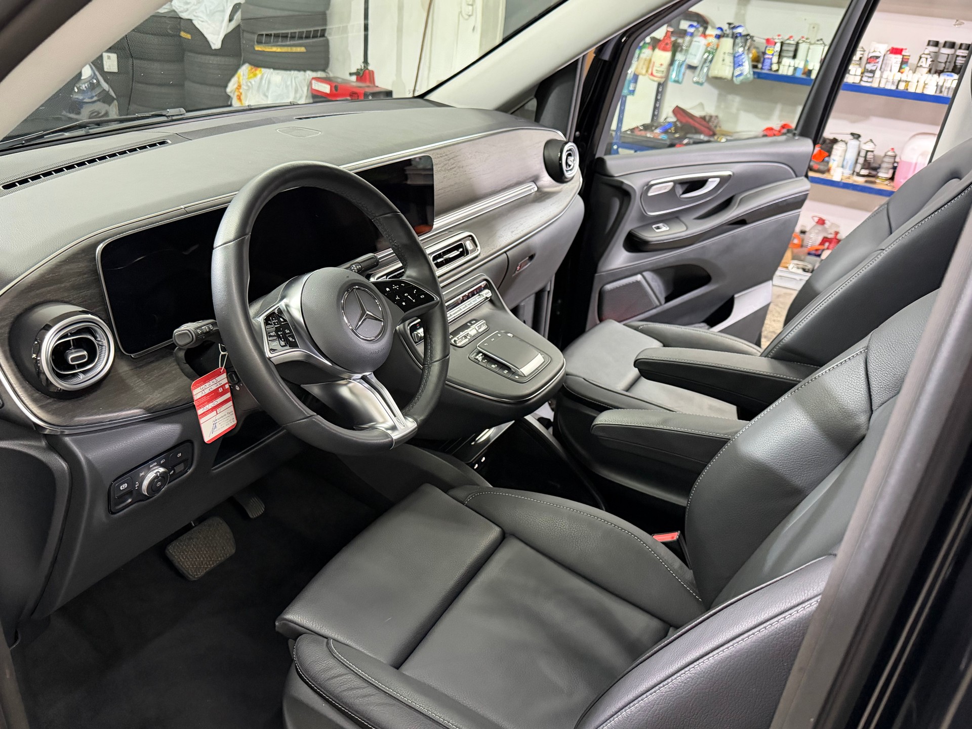 MERCEDES-BENZ V 300 d extralang 4Matic 9G-Tronic-image-9