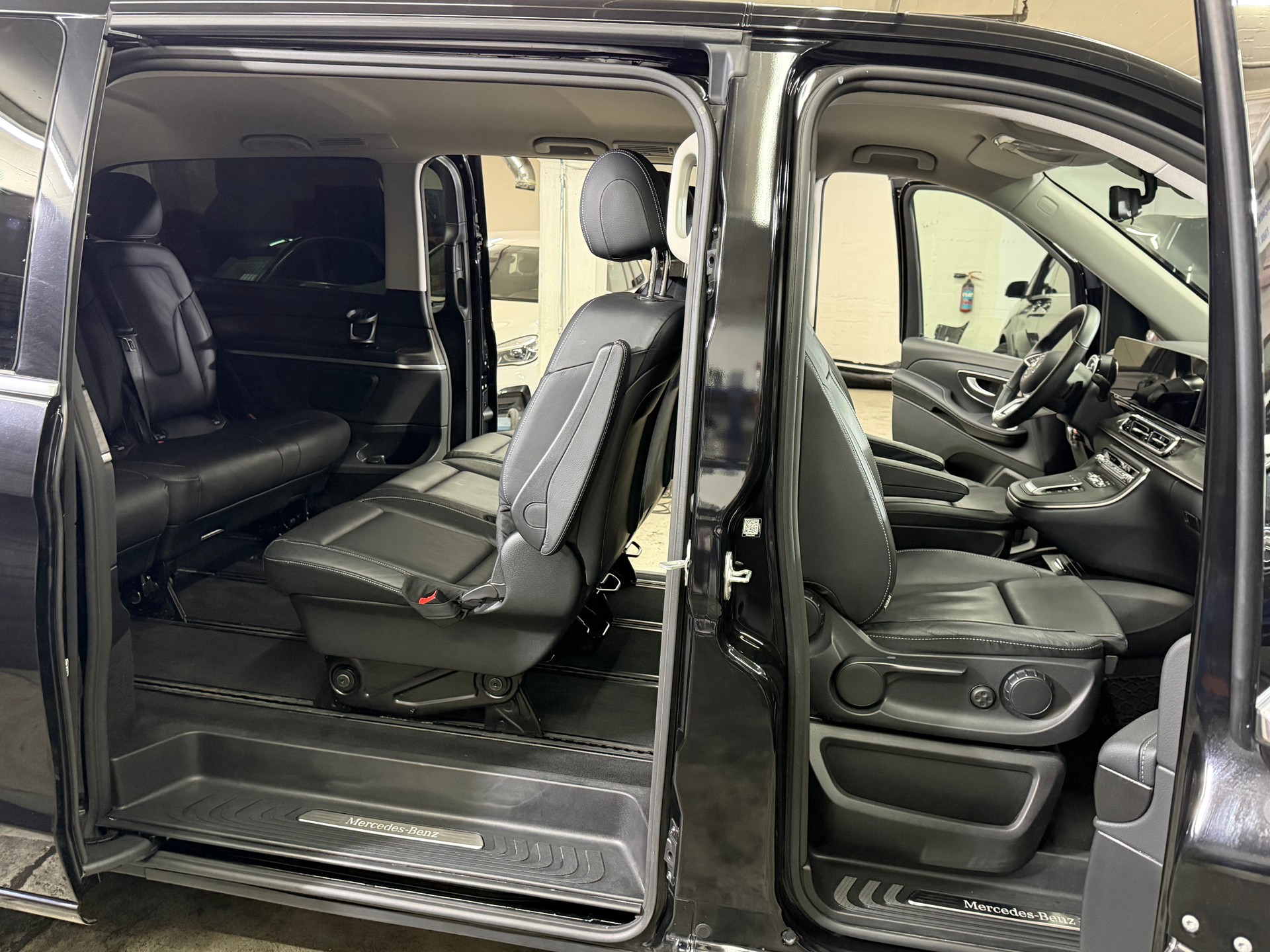 MERCEDES-BENZ V 300 d extralang 4Matic 9G-Tronic-image-5
