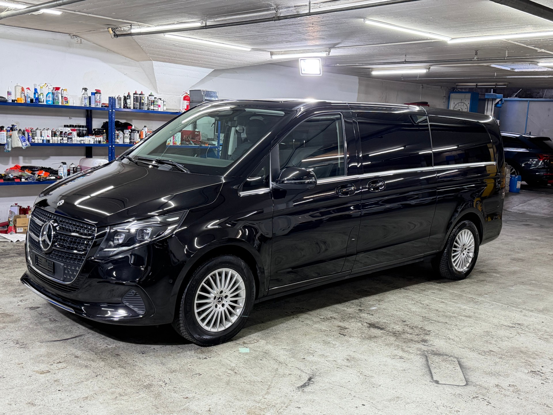 MERCEDES-BENZ V 300 d extralang 4Matic 9G-Tronic-image-0