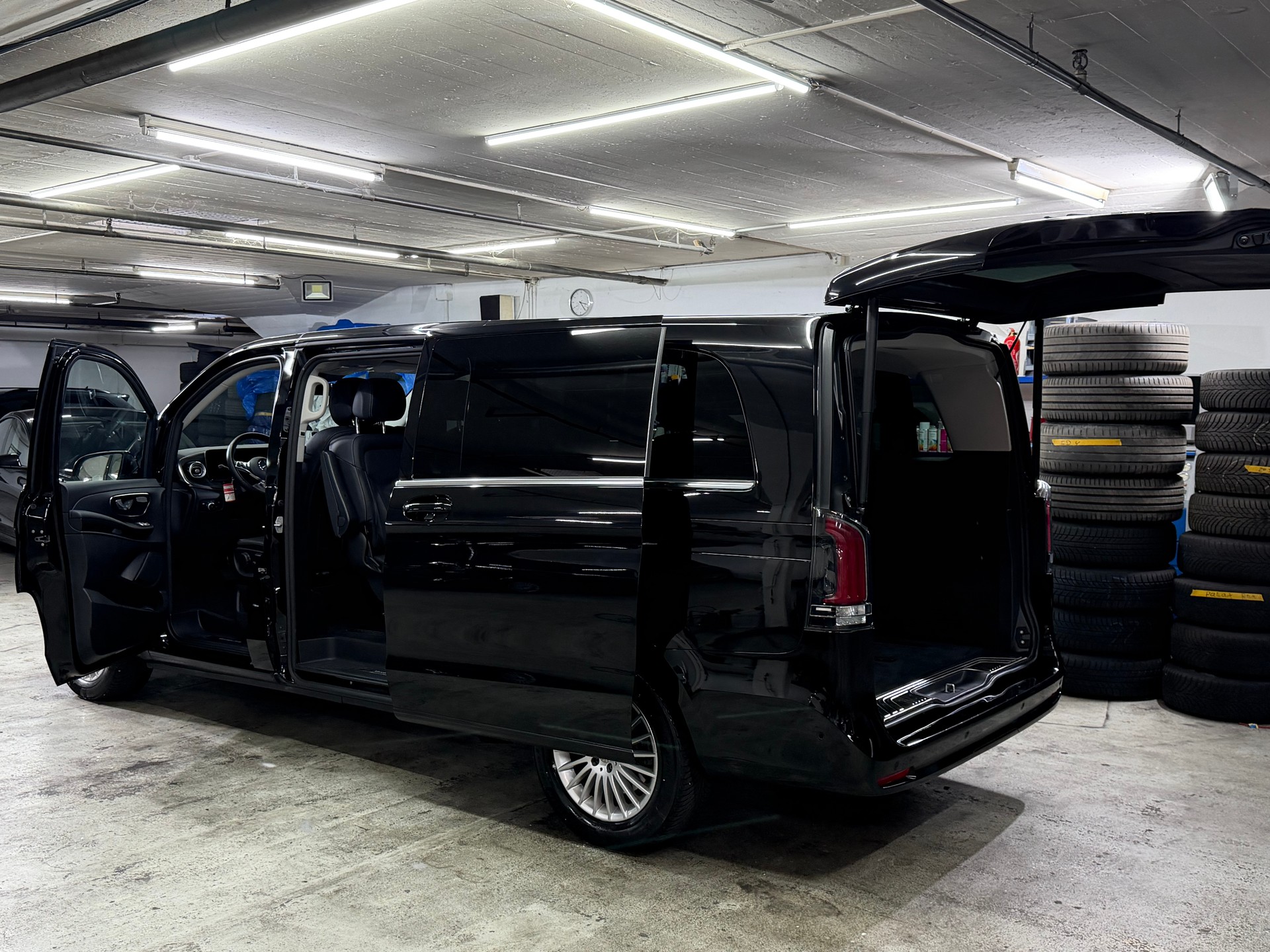 MERCEDES-BENZ V 300 d extralang 4Matic 9G-Tronic-image-1
