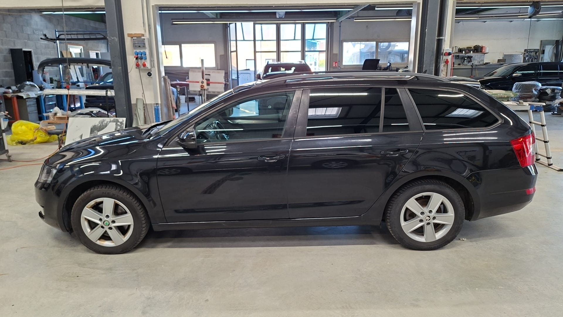 SKODA 1.8 TSI Elegance 4x4 DSG-image-5