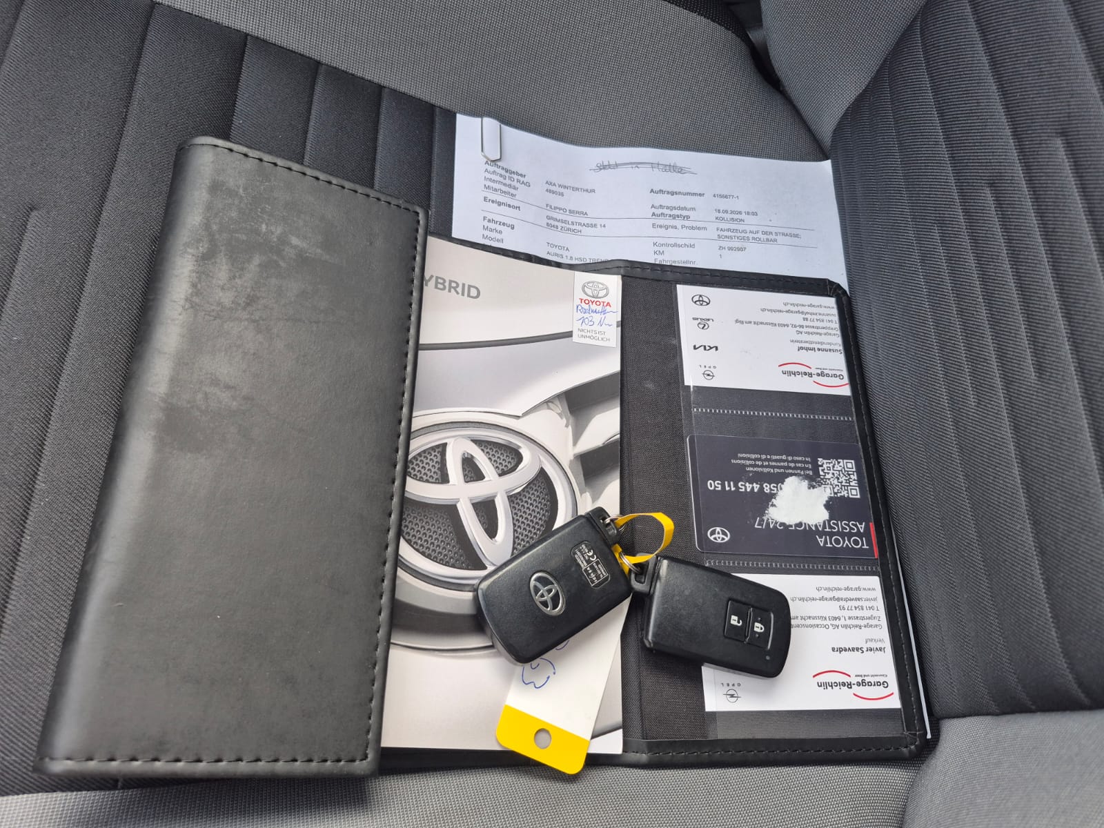 TOYOTA Auris 1.8 HSD Style e-CVT-image-11