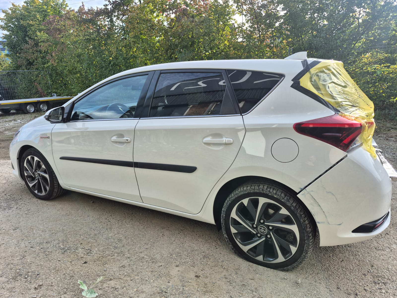 TOYOTA Auris 1.8 HSD Style e-CVT-image-7
