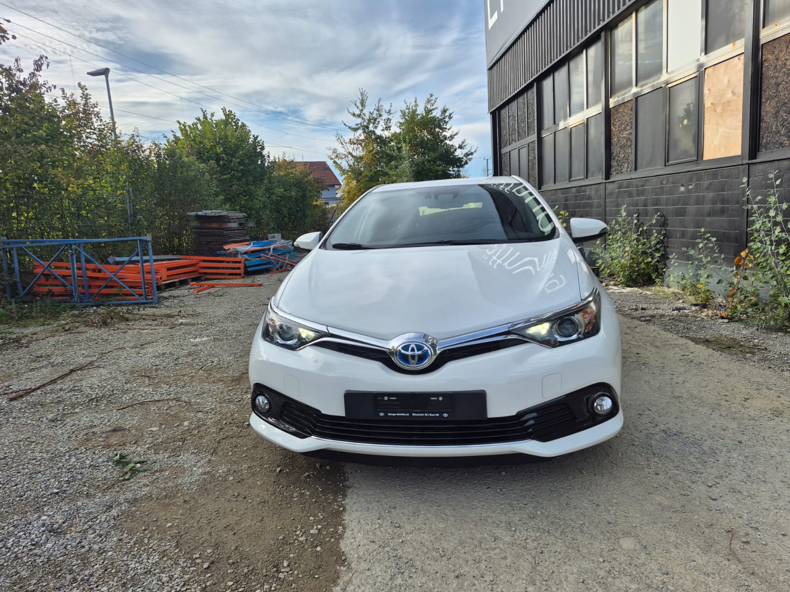 TOYOTA Auris 1.8 HSD Style e-CVT-image-3