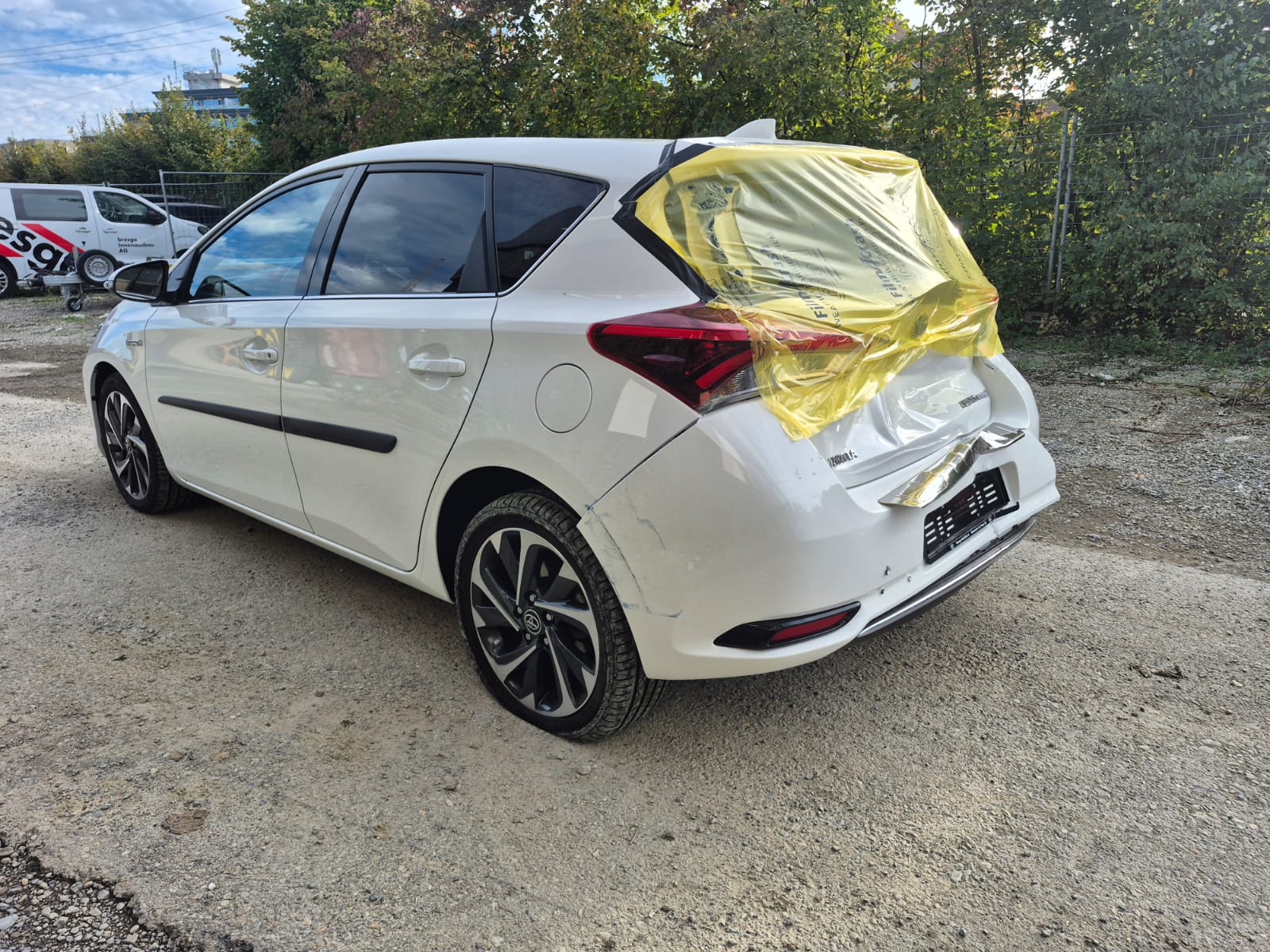 TOYOTA Auris 1.8 HSD Style e-CVT-image-6