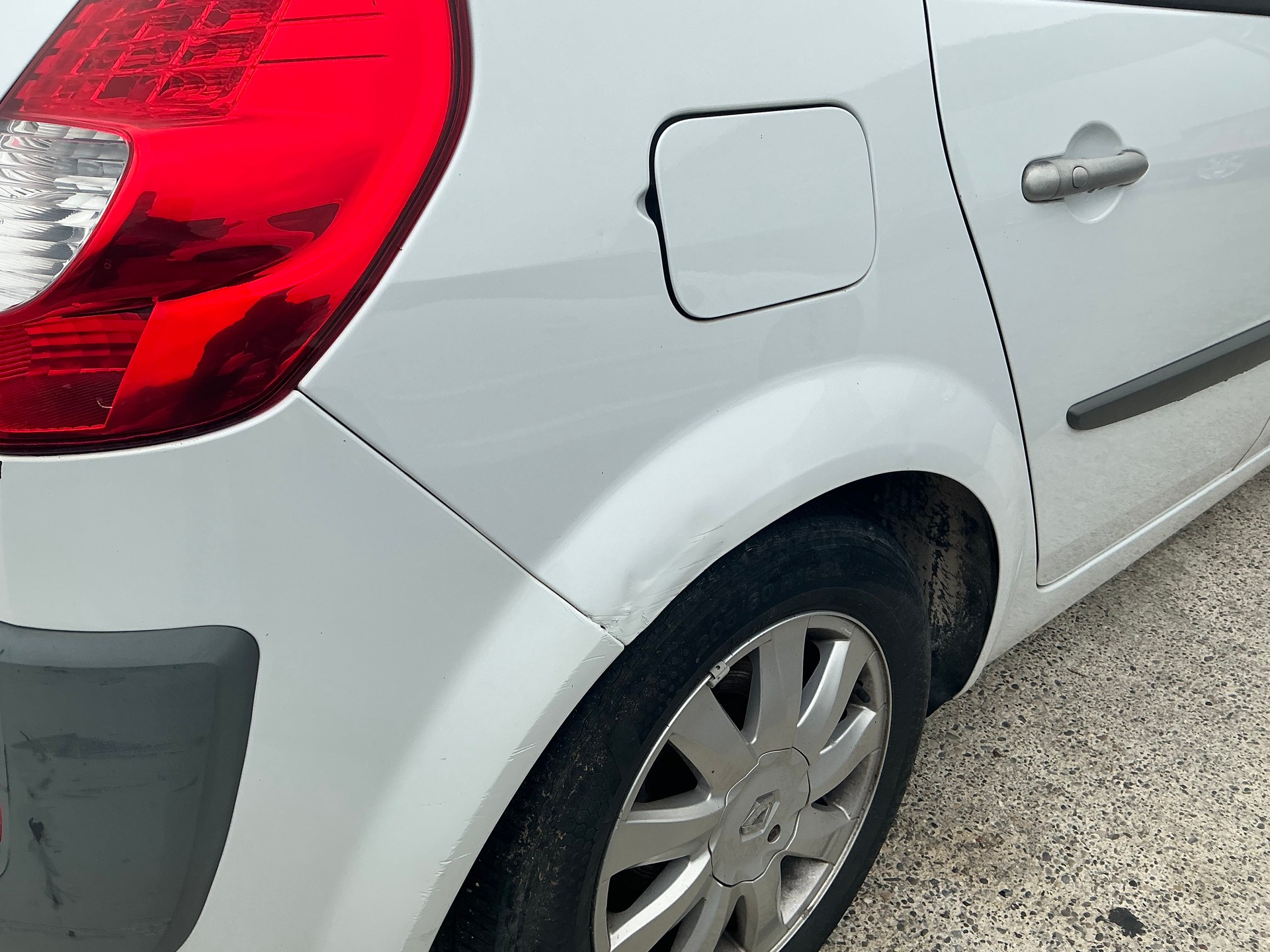 RENAULT Scénic 2.0 dCi Dynamique-image-3