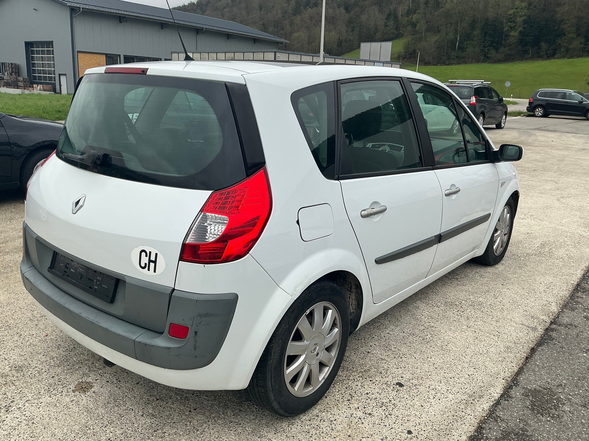 RENAULT Scénic 2.0 dCi Dynamique-image-2