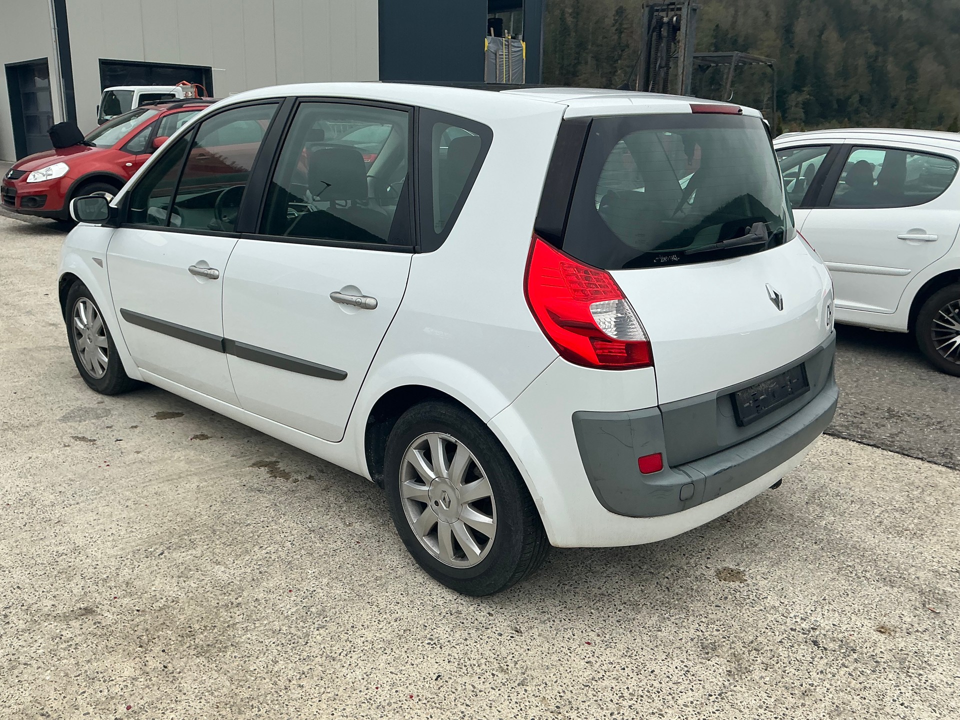 RENAULT Scénic 2.0 dCi Dynamique-image-4