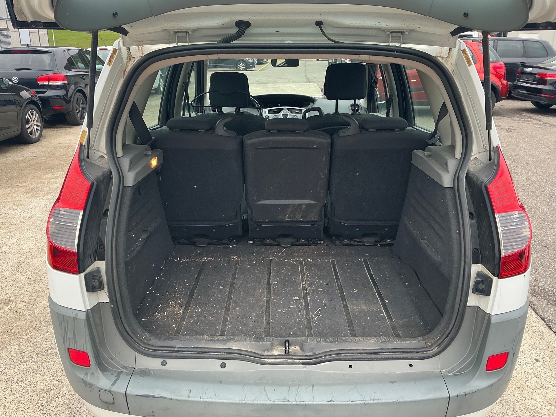 RENAULT Scénic 2.0 dCi Dynamique-image-9