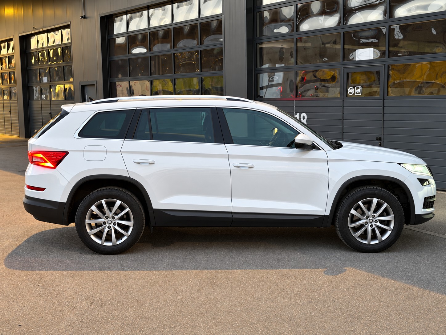 SKODA Kodiaq 2.0 TSI Ambition 4x4-image-5