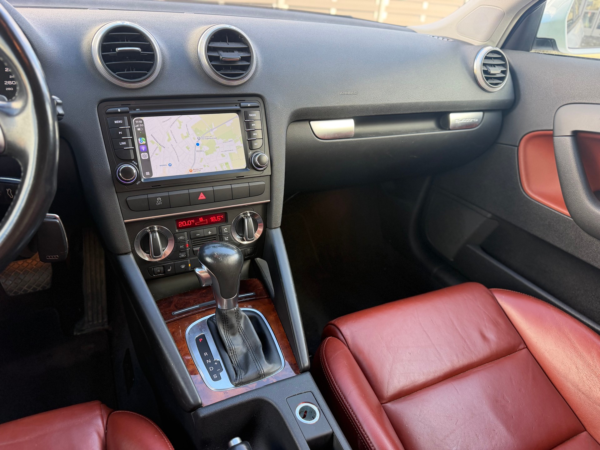 AUDI A3 Sportback 2.0 TFSI Ambiente quattro S-tronic-image-8