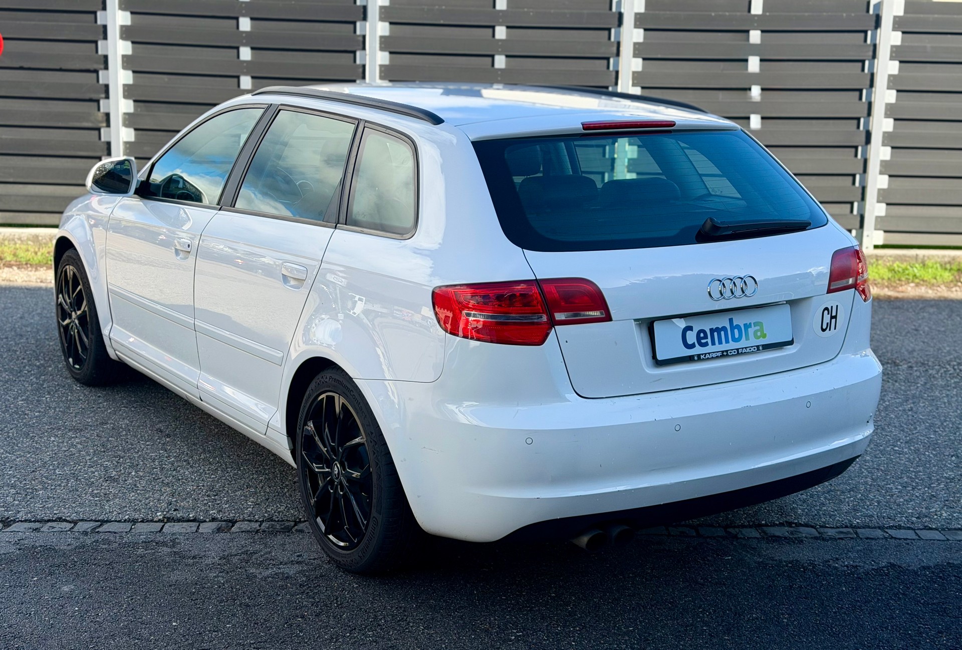 AUDI A3 Sportback 2.0 TFSI Ambiente quattro S-tronic-image-3