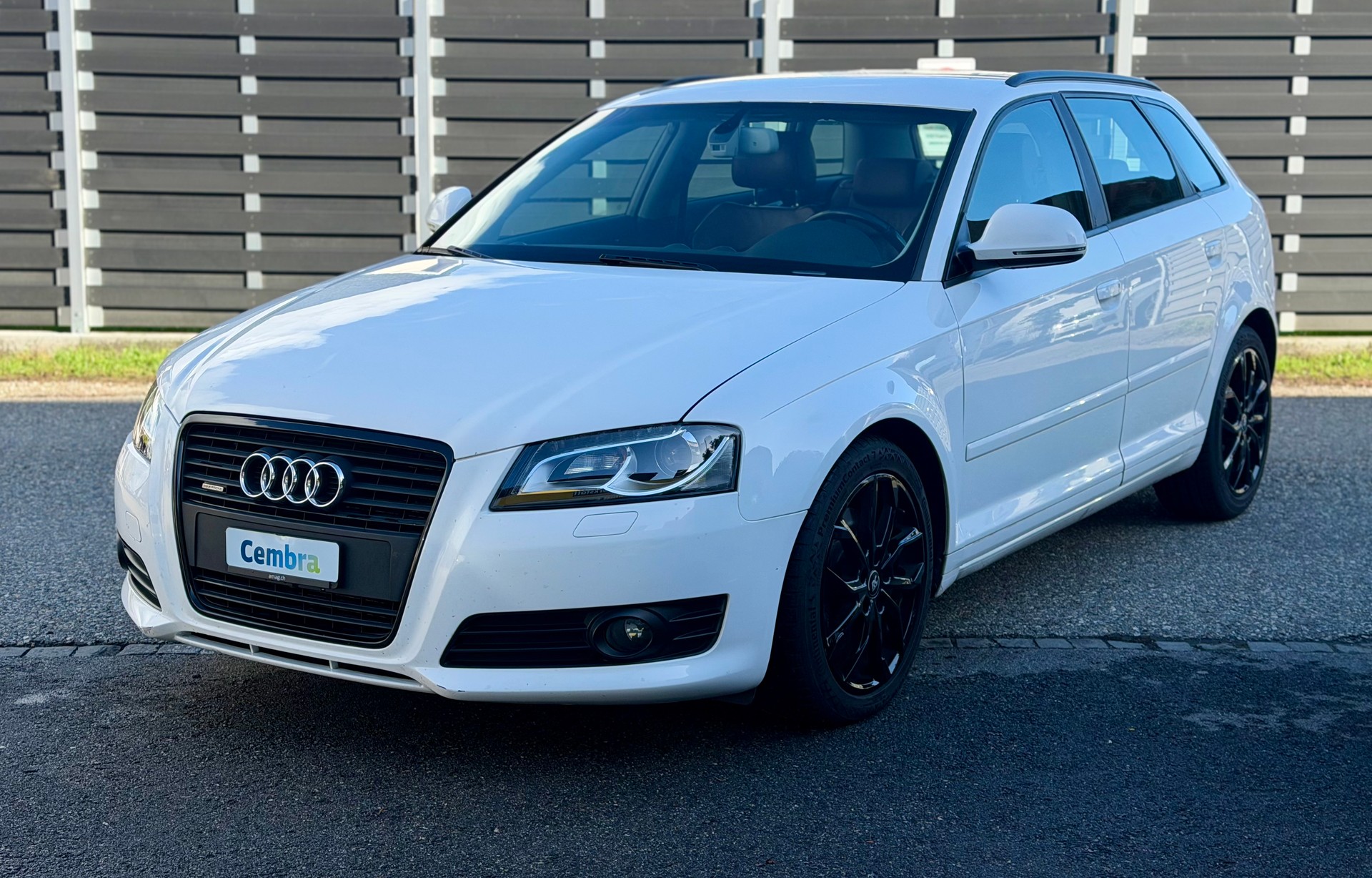 AUDI A3 Sportback 2.0 TFSI Ambiente quattro S-tronic-image-2