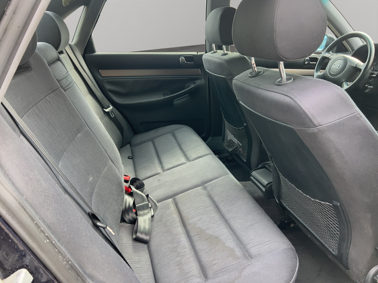 AUDI A4 2.4 Ambition-image-17