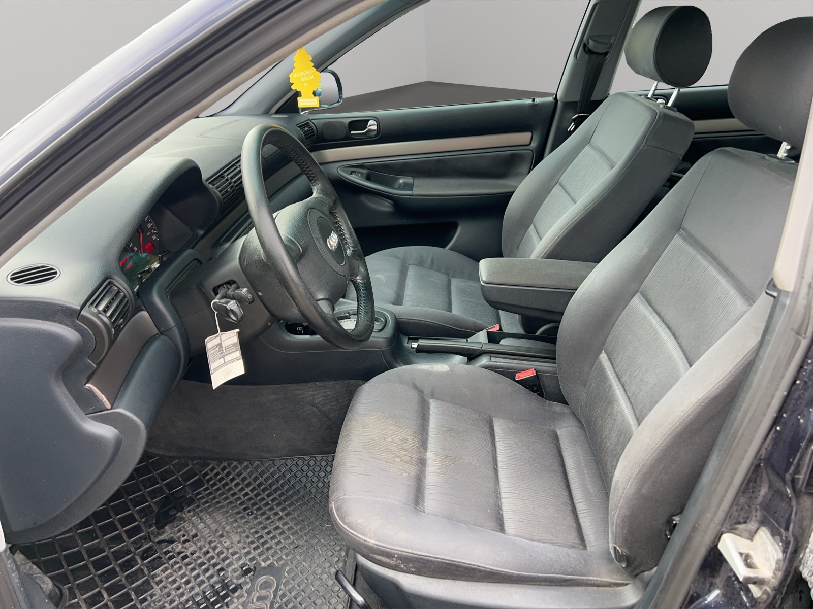 AUDI A4 2.4 Ambition-image-8