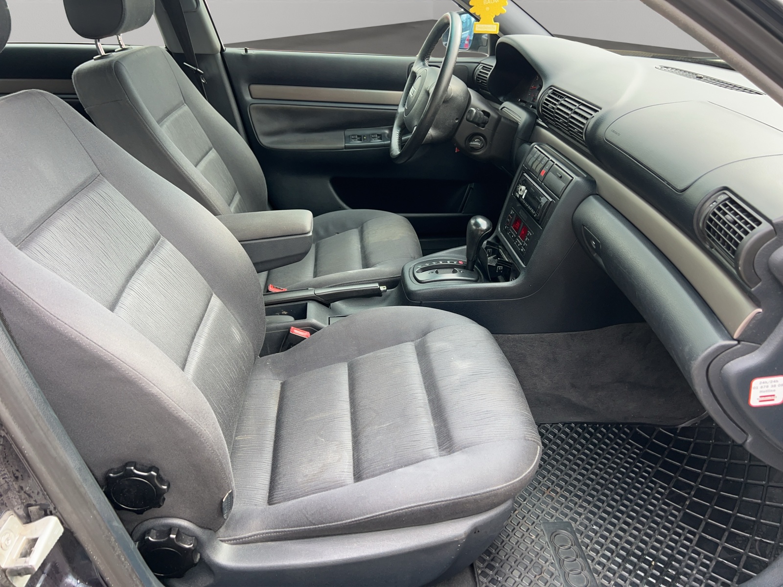 AUDI A4 2.4 Ambition-image-9