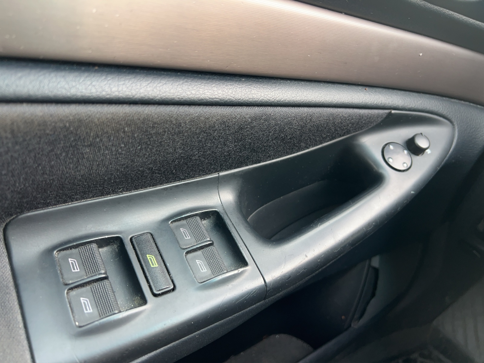 AUDI A4 2.4 Ambition-image-12