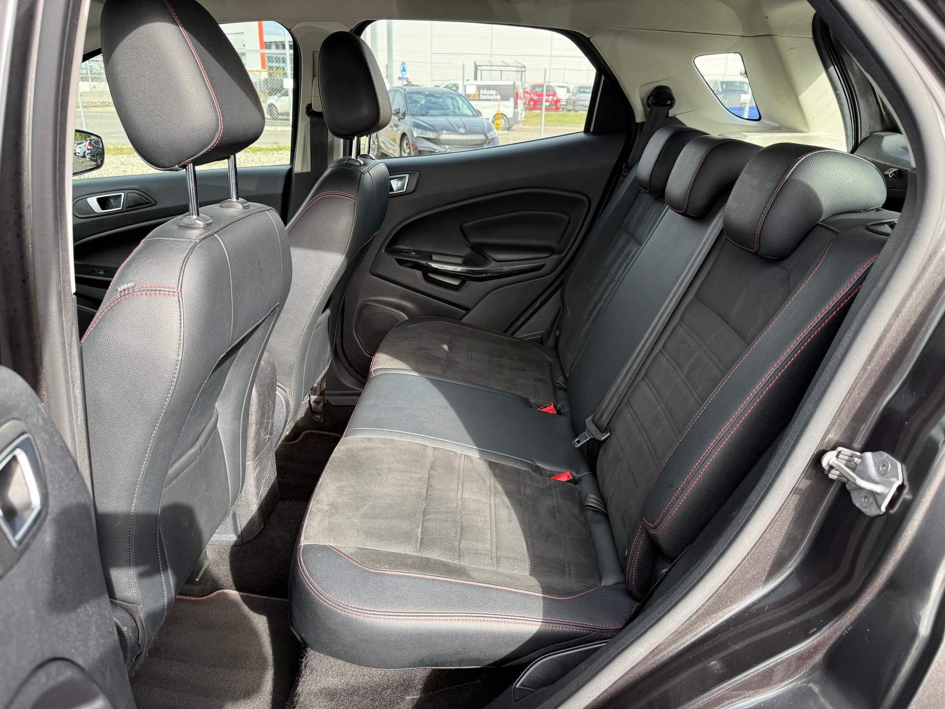 FORD EcoSport 1.5 TDCi ST-Line AWD-image-6