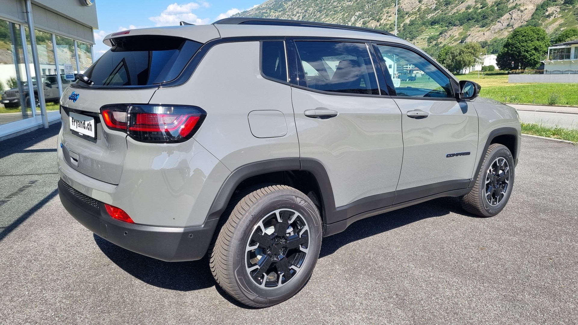 JEEP Compass 1.3 T PHEV Outdoor AWD-image-3