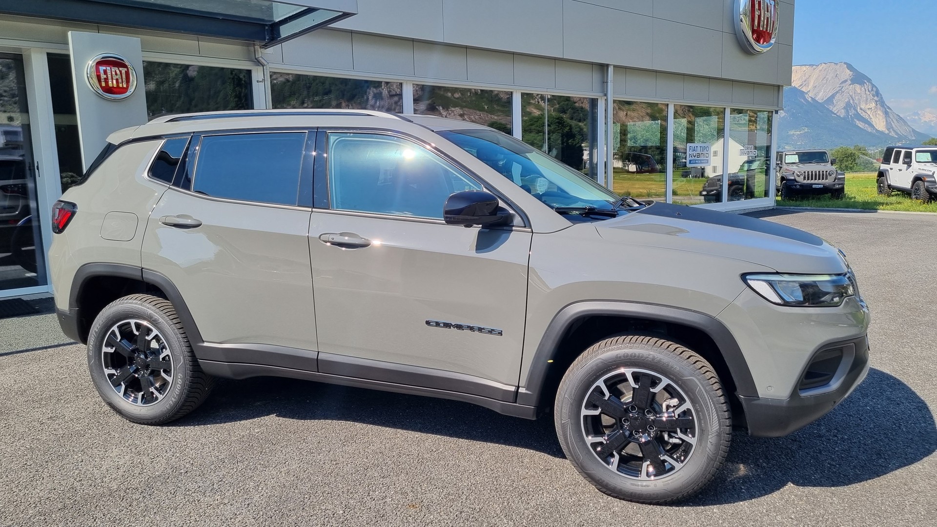 JEEP Compass 1.3 T PHEV Outdoor AWD-image-5