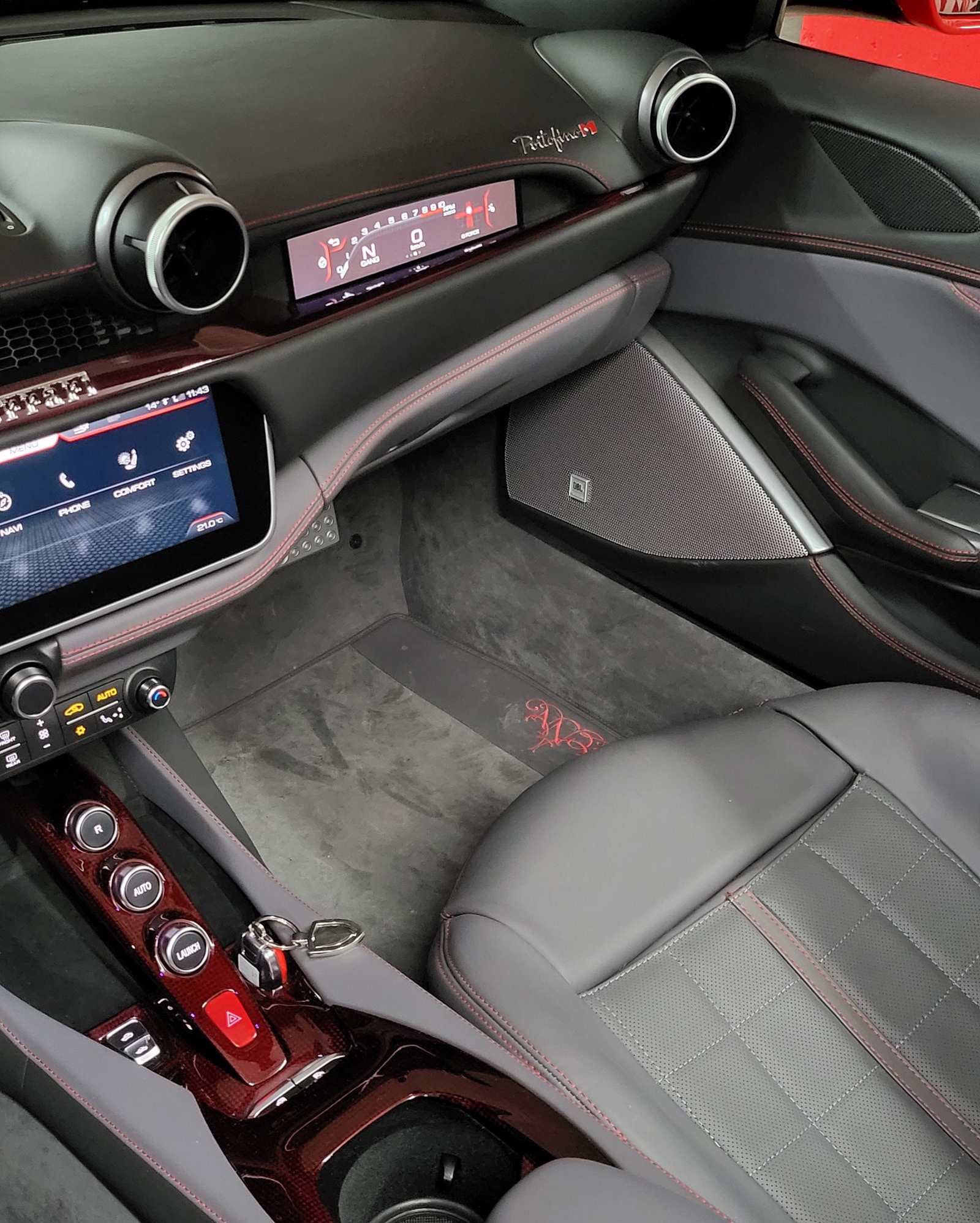 FERRARI Portofino M der teuerste je gebaute CH rotes Carbon-image-9