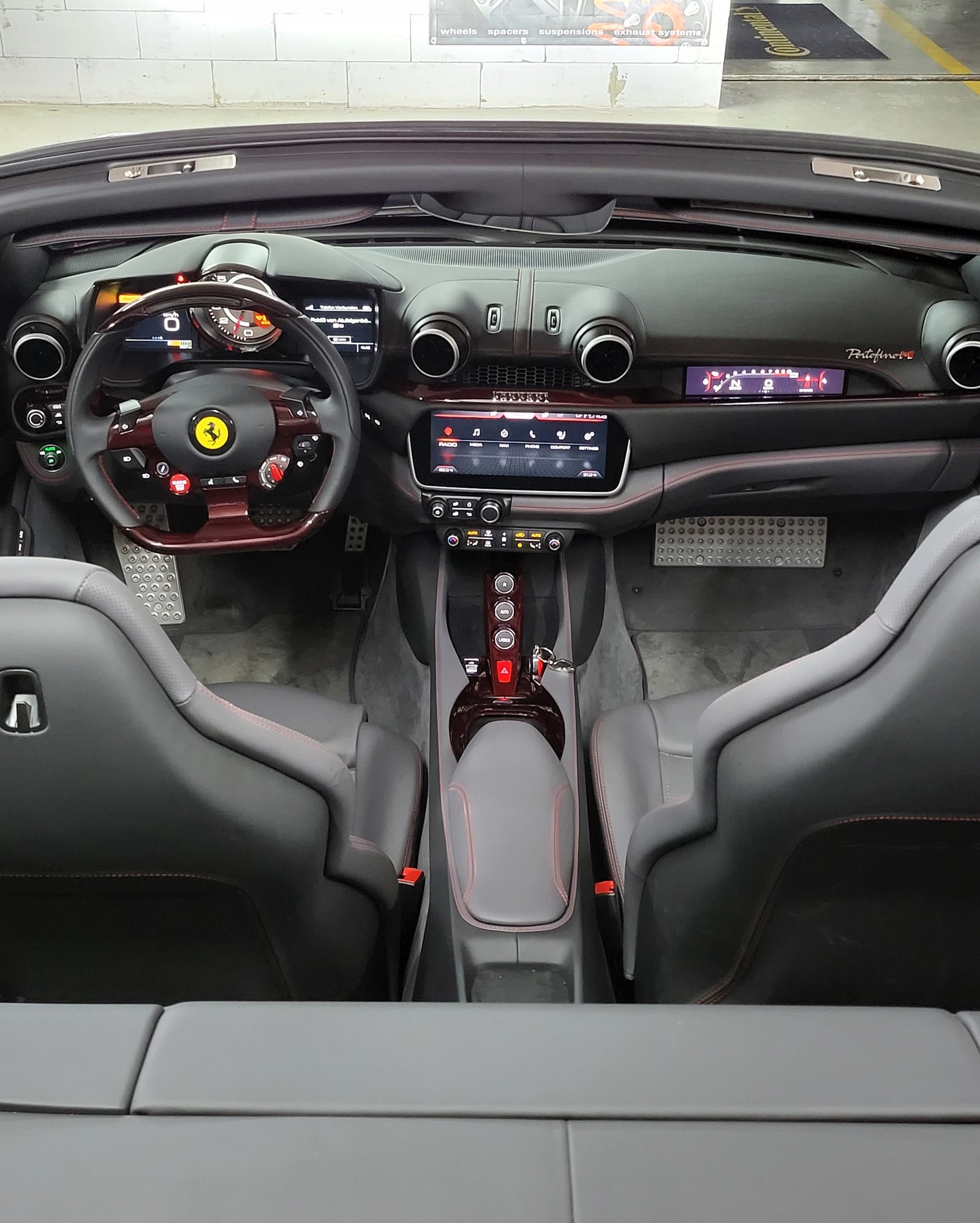 FERRARI Portofino M der teuerste je gebaute CH rotes Carbon-image-8