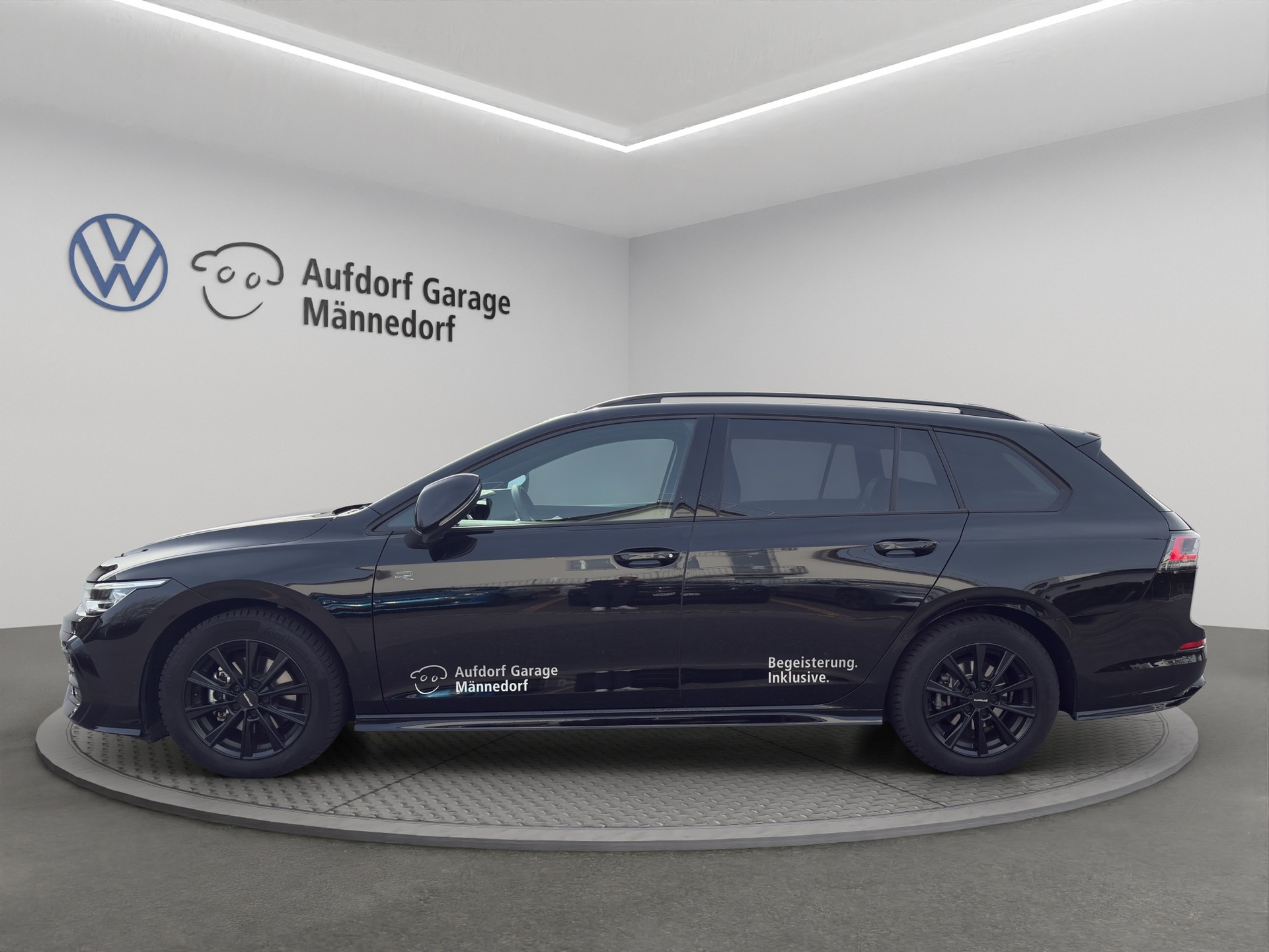VW Golf Variant 1.5 eTSI mHEV R-Line DSG-image-2