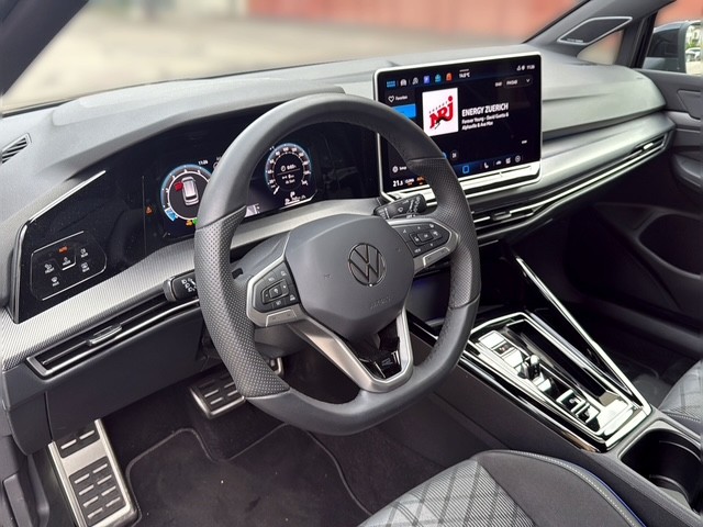 VW Golf Variant 1.5 eTSI mHEV R-Line DSG-image-4
