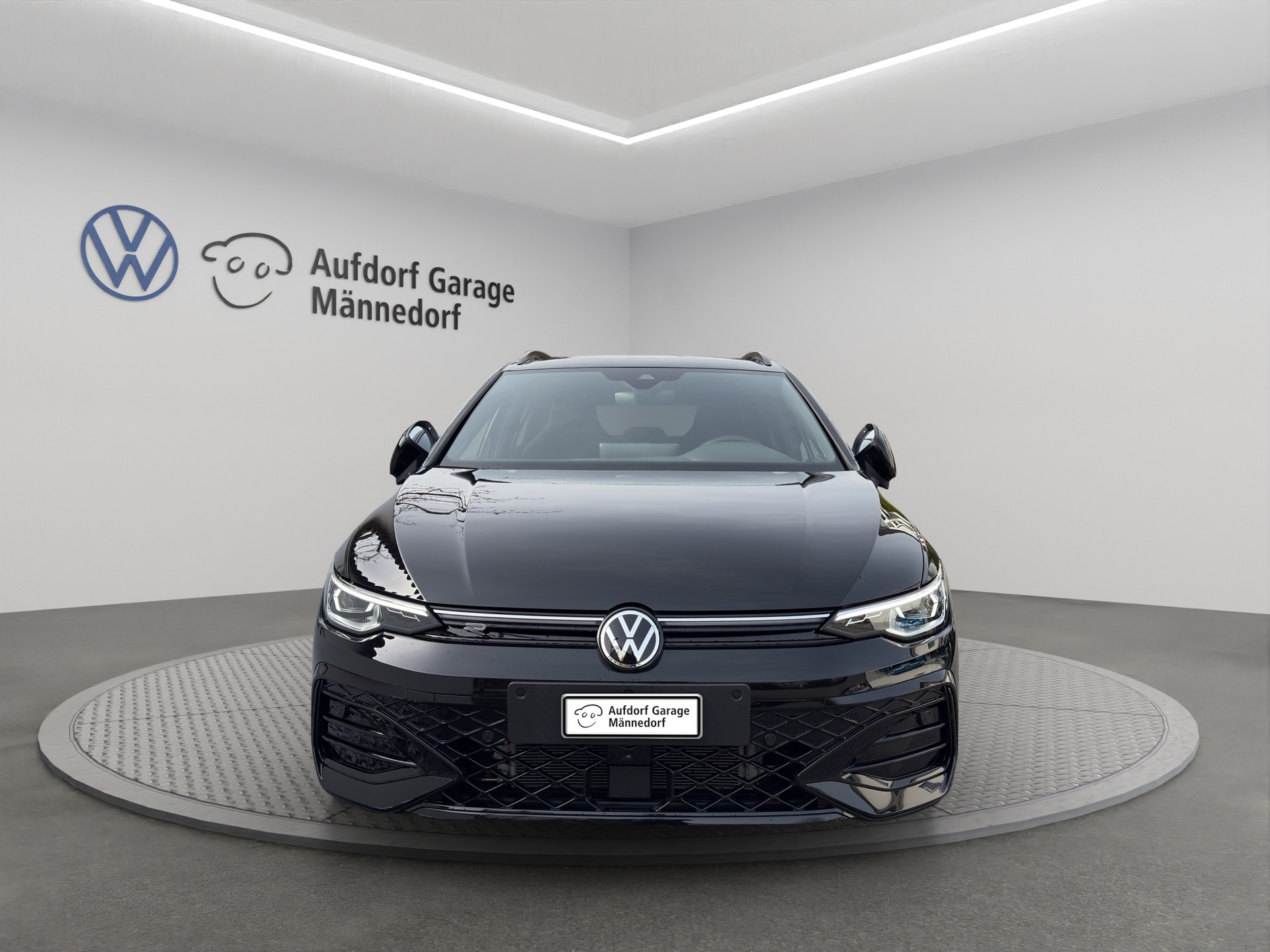 VW Golf Variant 1.5 eTSI mHEV R-Line DSG-image-1