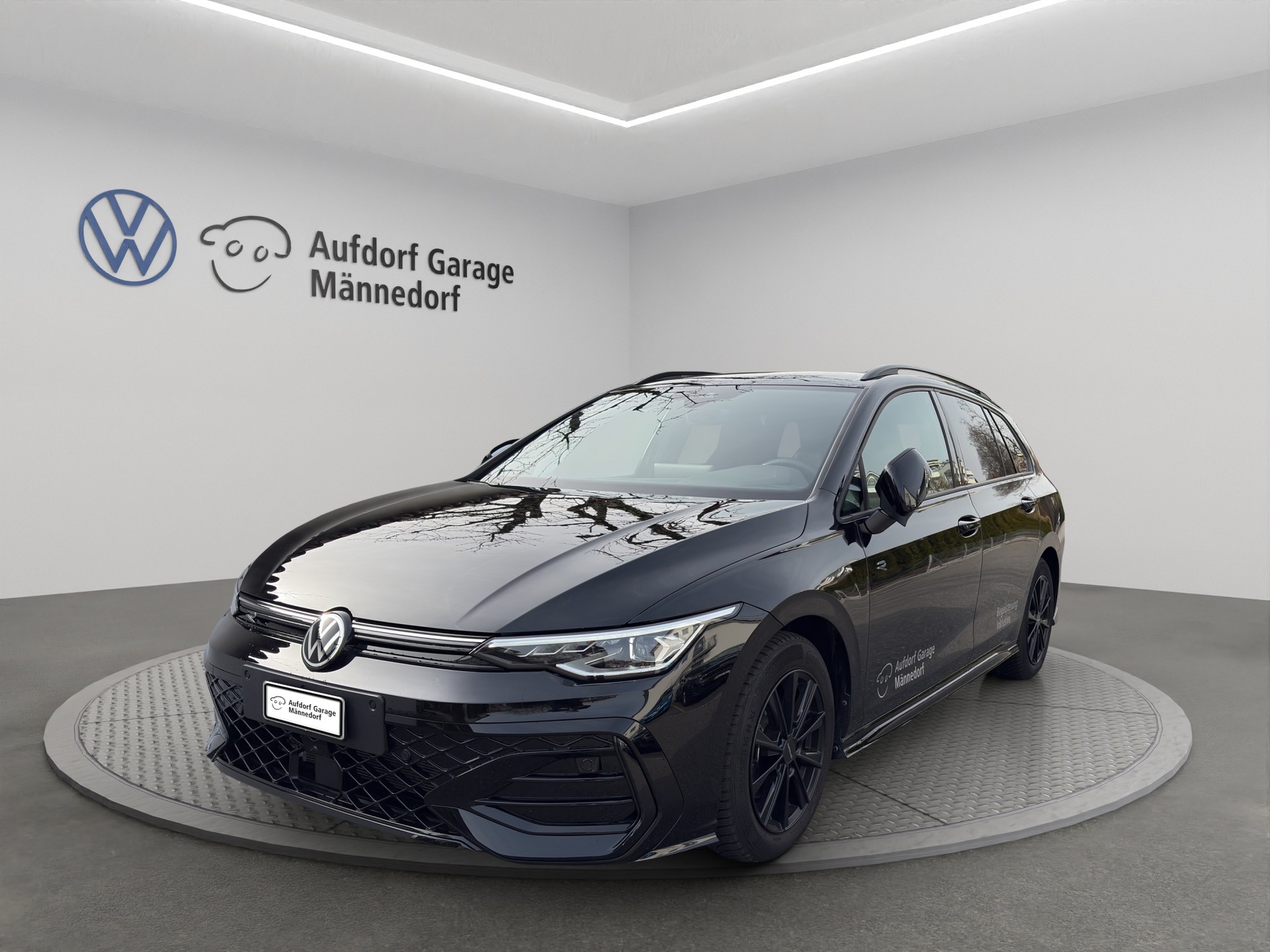 VW Golf Variant 1.5 eTSI mHEV R-Line DSG-image-0