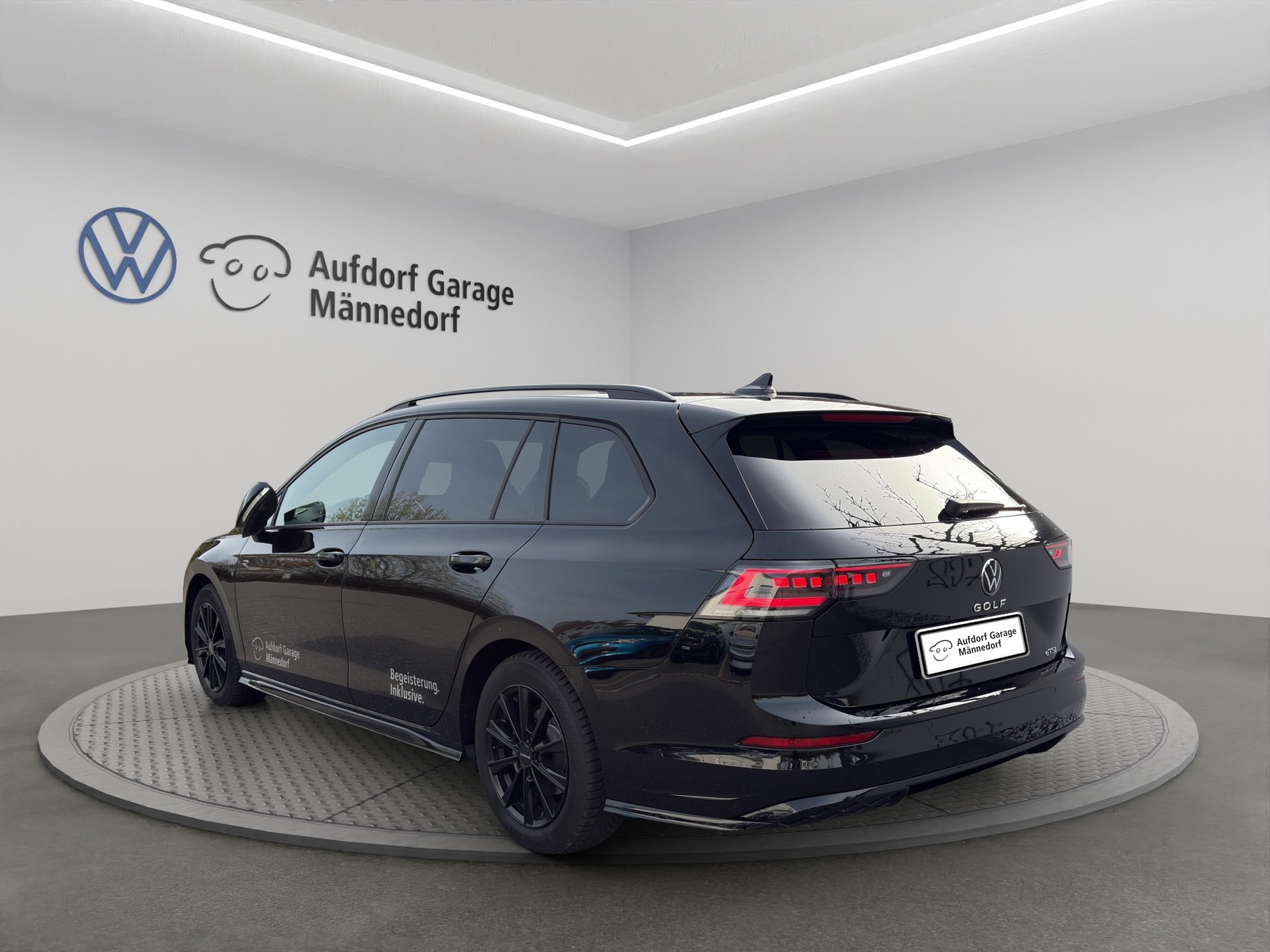 VW Golf Variant 1.5 eTSI mHEV R-Line DSG-image-3