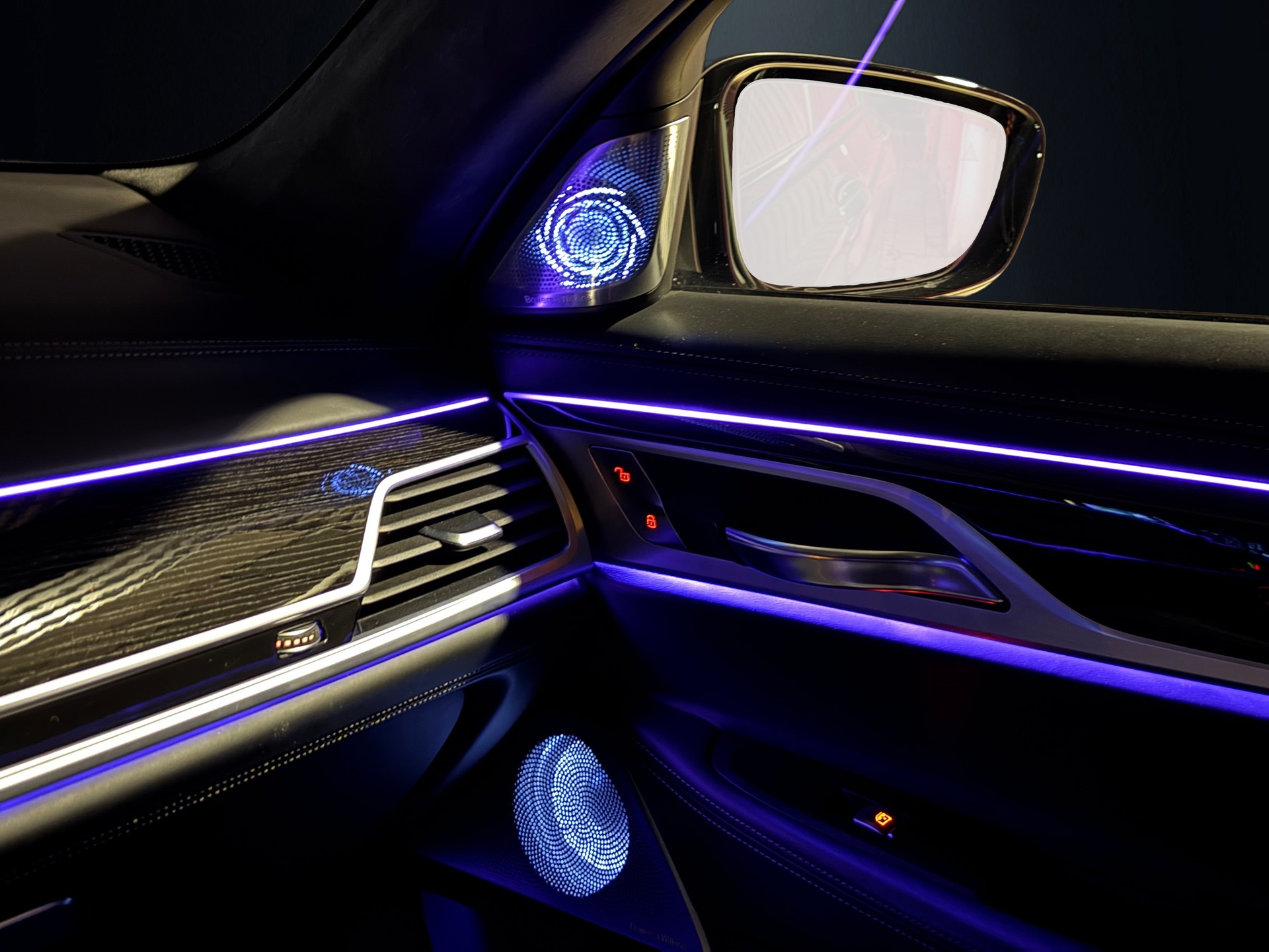 BMW M760Li xDrive Steptronic-image-15