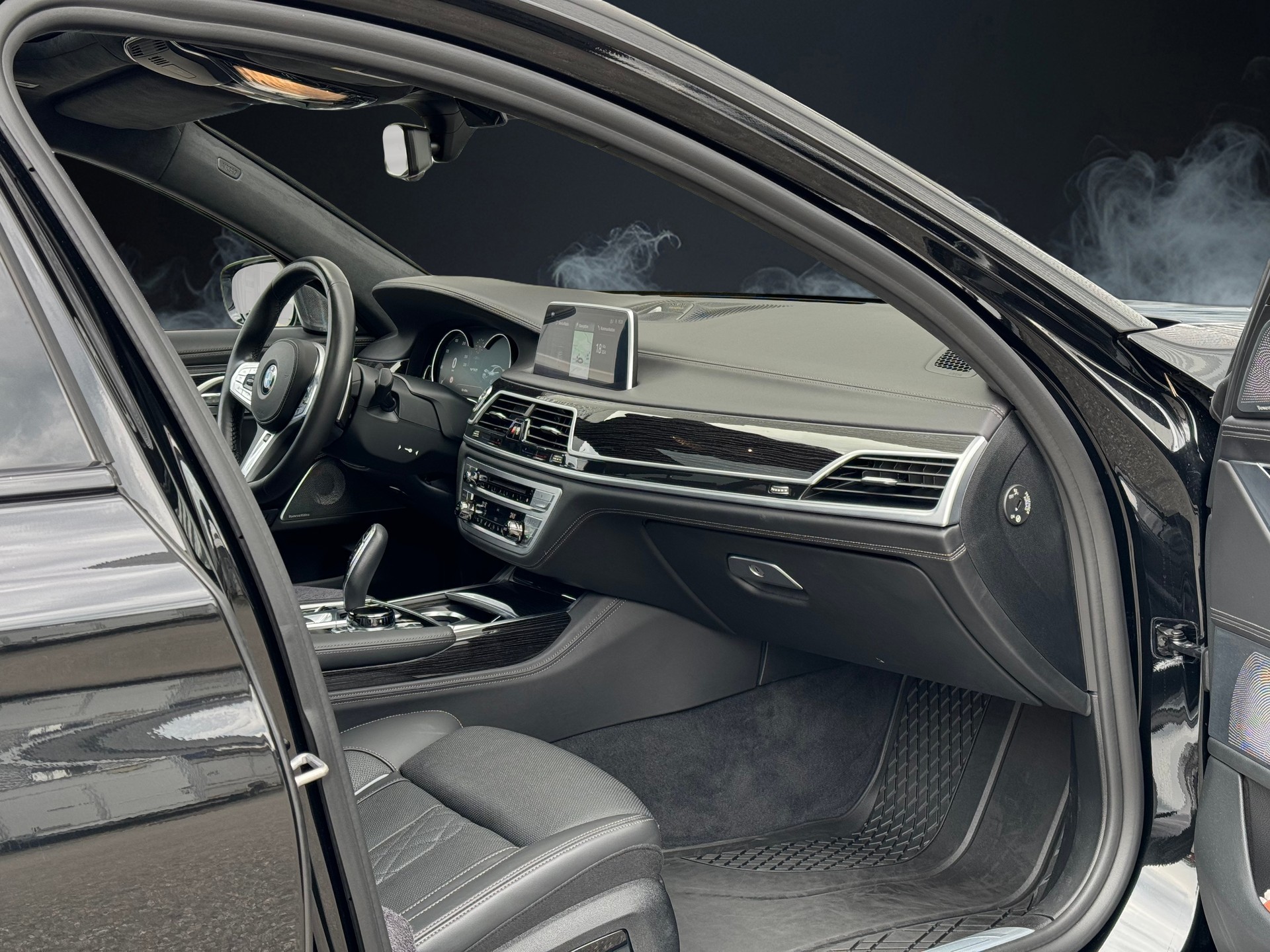 BMW M760Li xDrive Steptronic-image-8