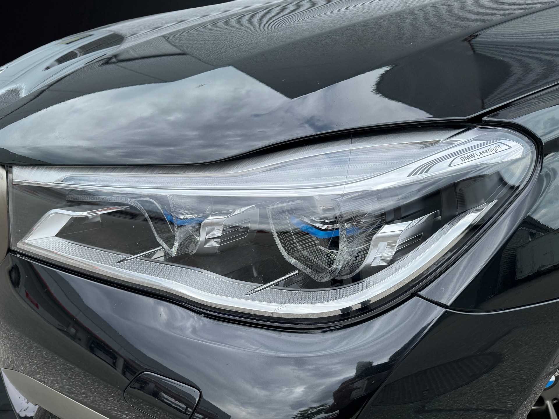 BMW M760Li xDrive Steptronic-showroom-element-1