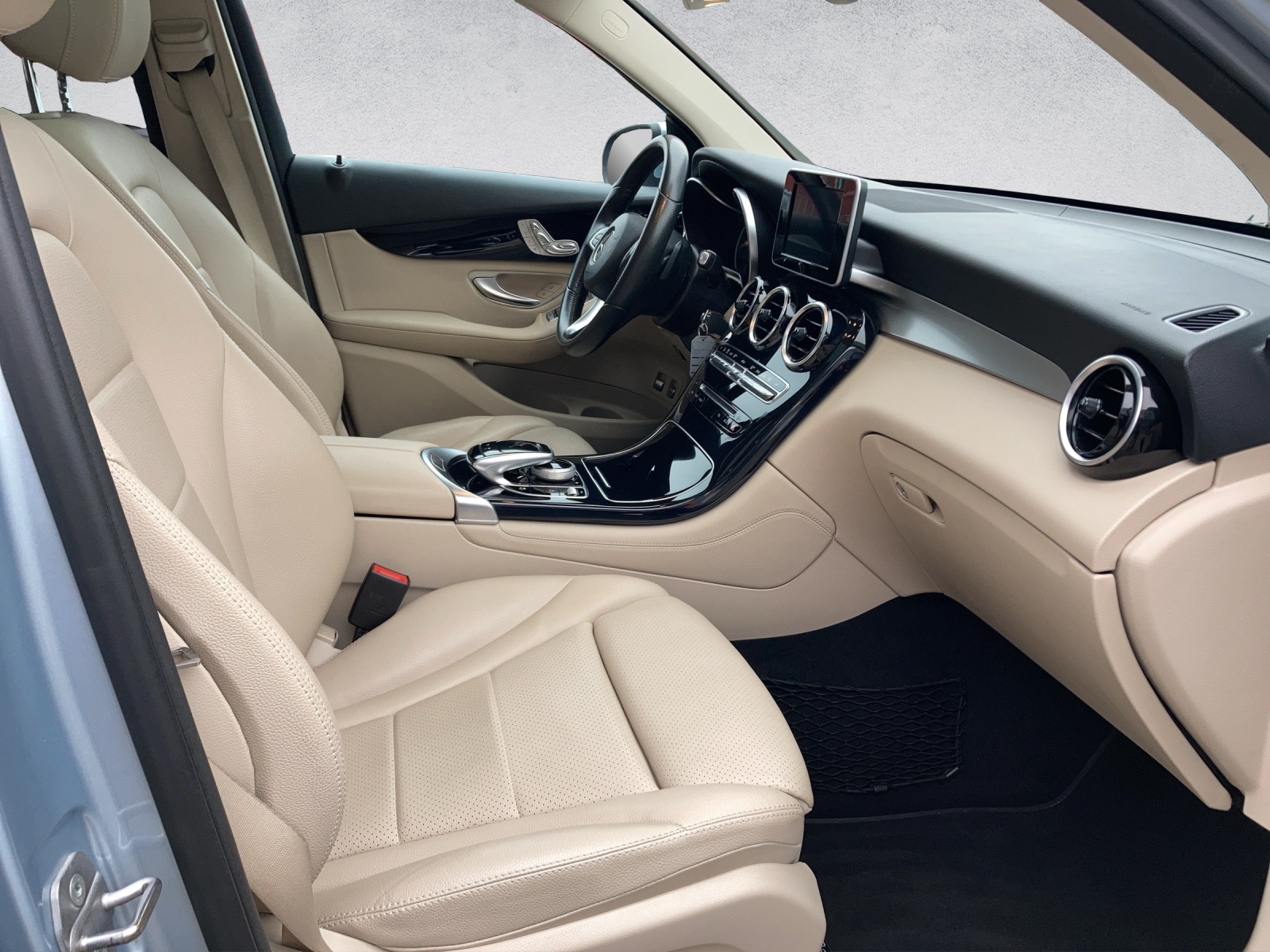 MERCEDES-BENZ GLC 250 4Matic 9G-Tronic-image-8