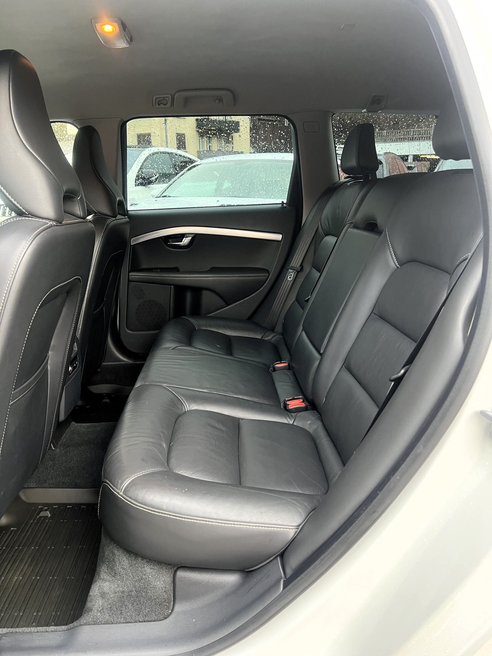 VOLVO V70 D4 AWD Momentum Dynamic Edition Geartronic-image-9