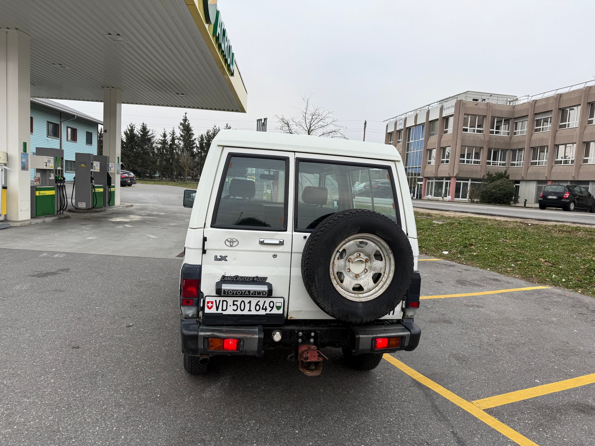 TOYOTA Hzj73-showroom-element-2