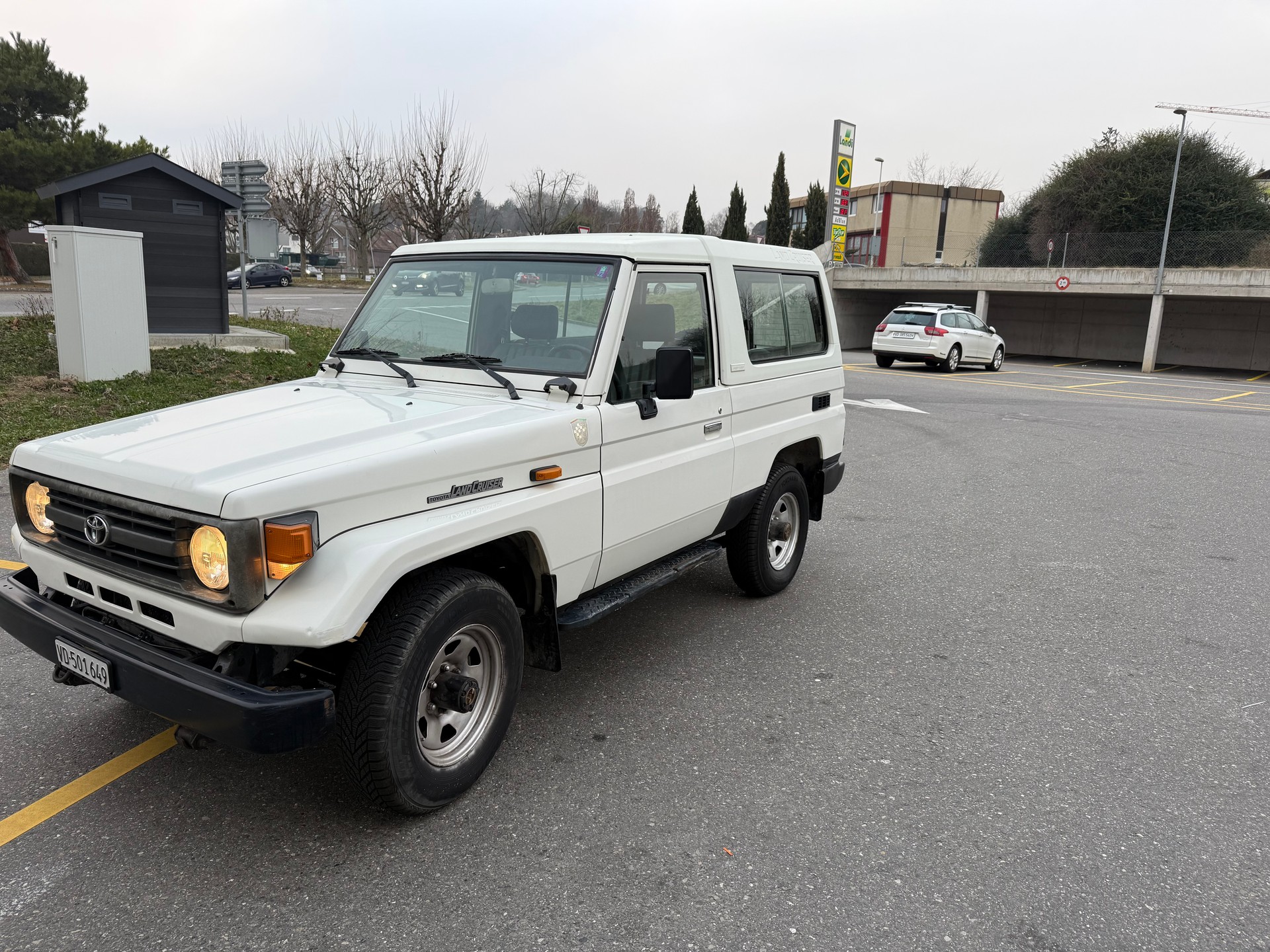 TOYOTA Hzj73-showroom-element-3