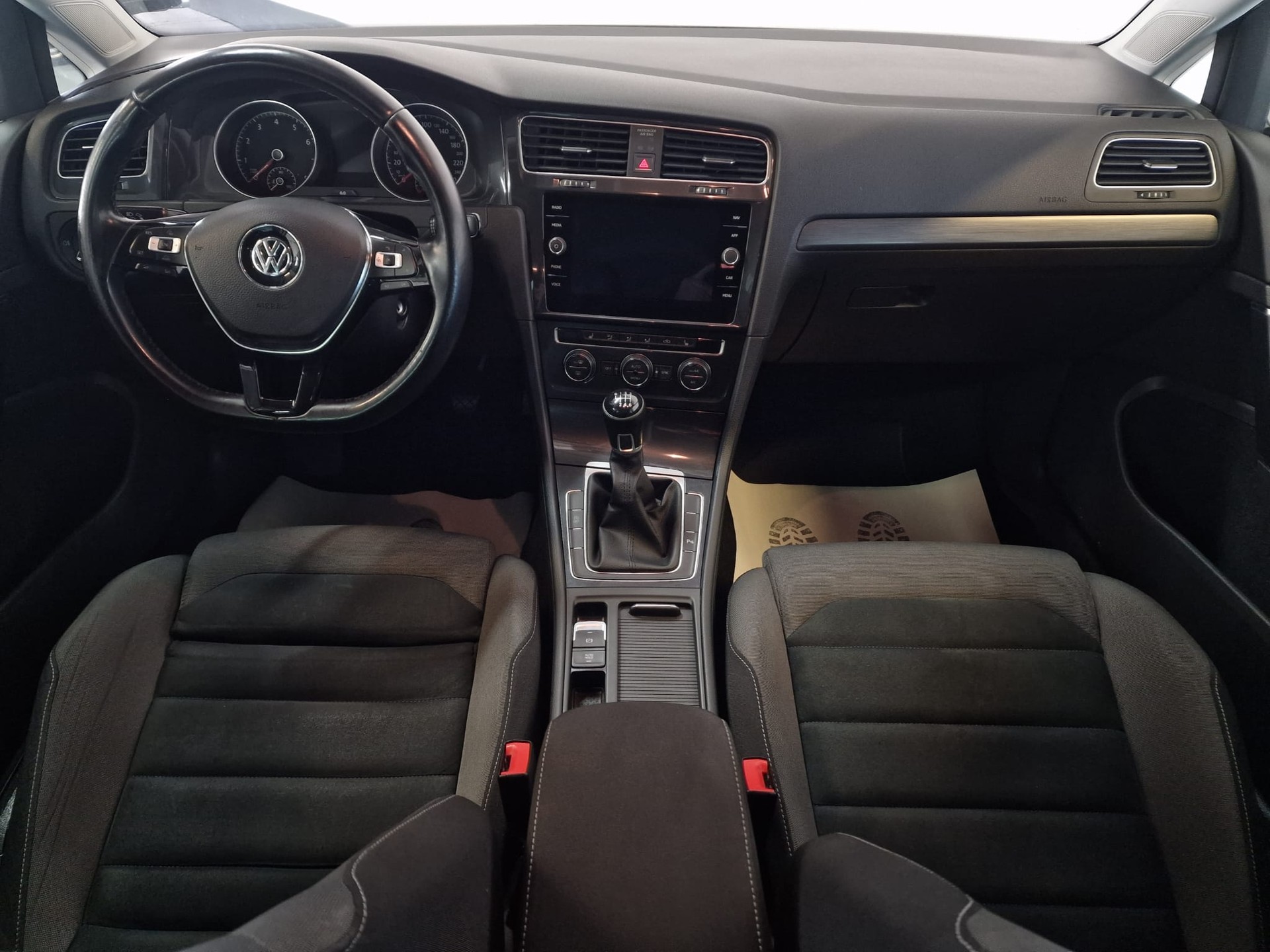 VW Golf 1.5 TSI EVO Highline R-Line-image-16