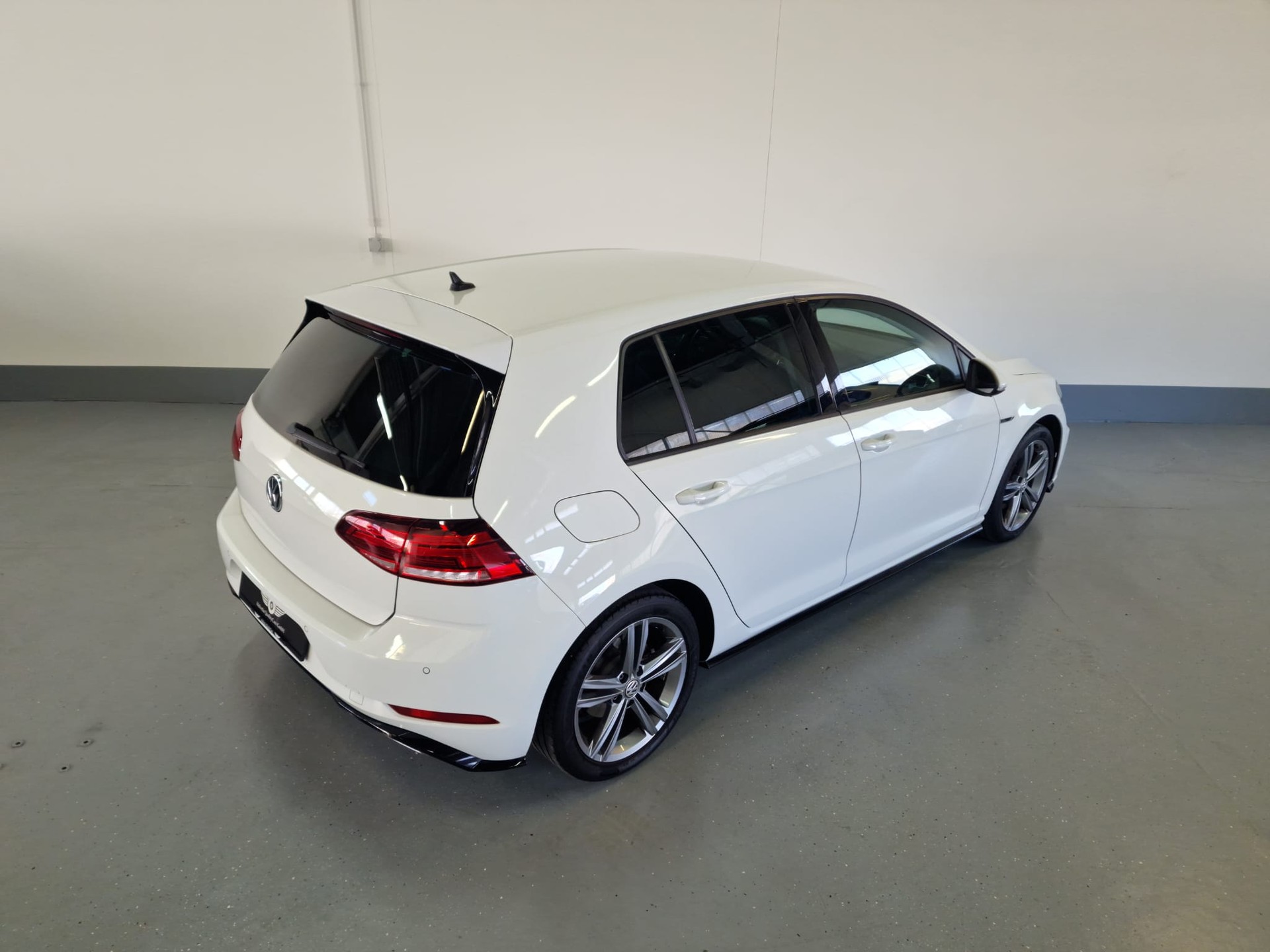 VW Golf 1.5 TSI EVO Highline R-Line-image-5