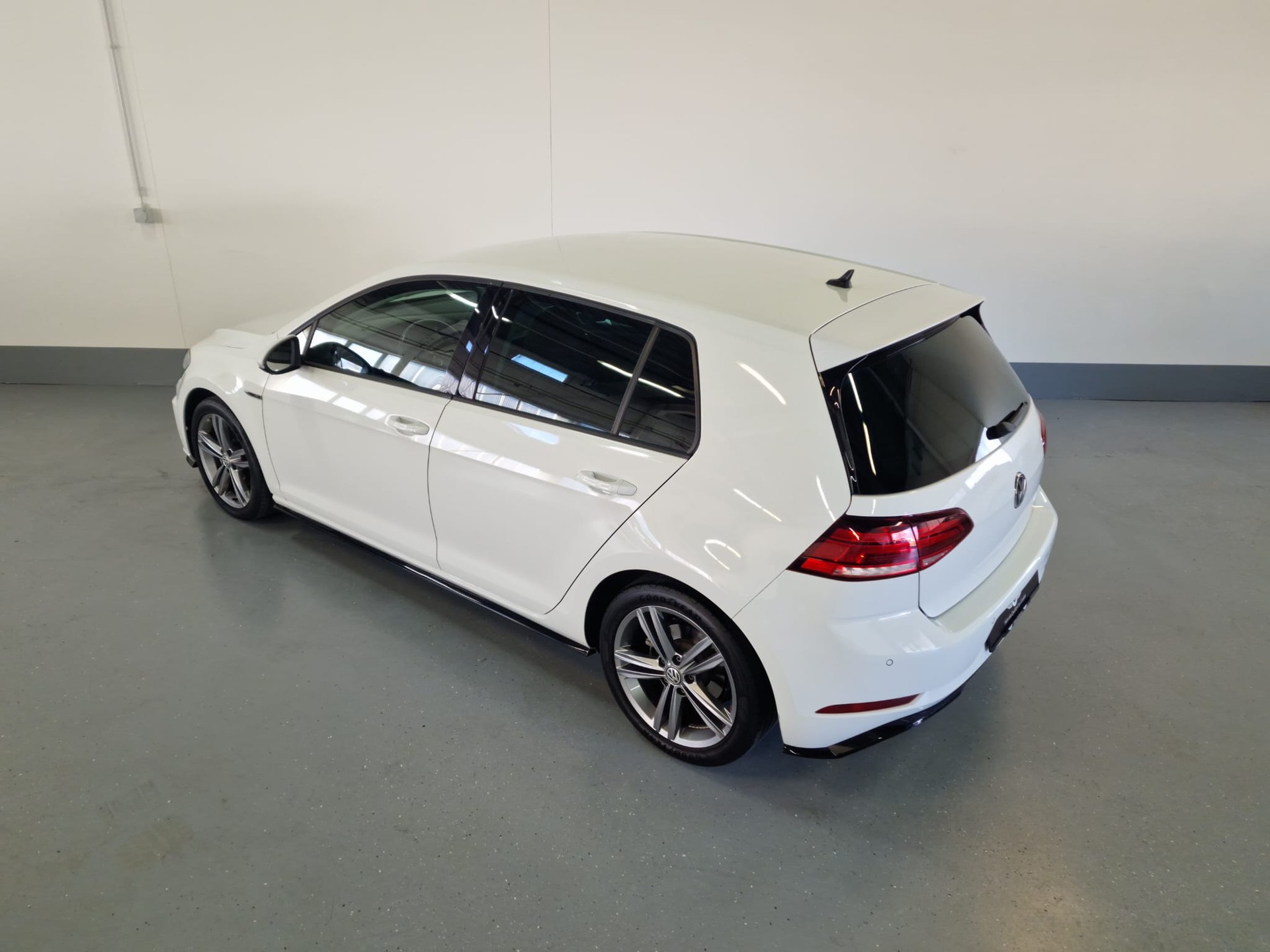 VW Golf 1.5 TSI EVO Highline R-Line-image-10