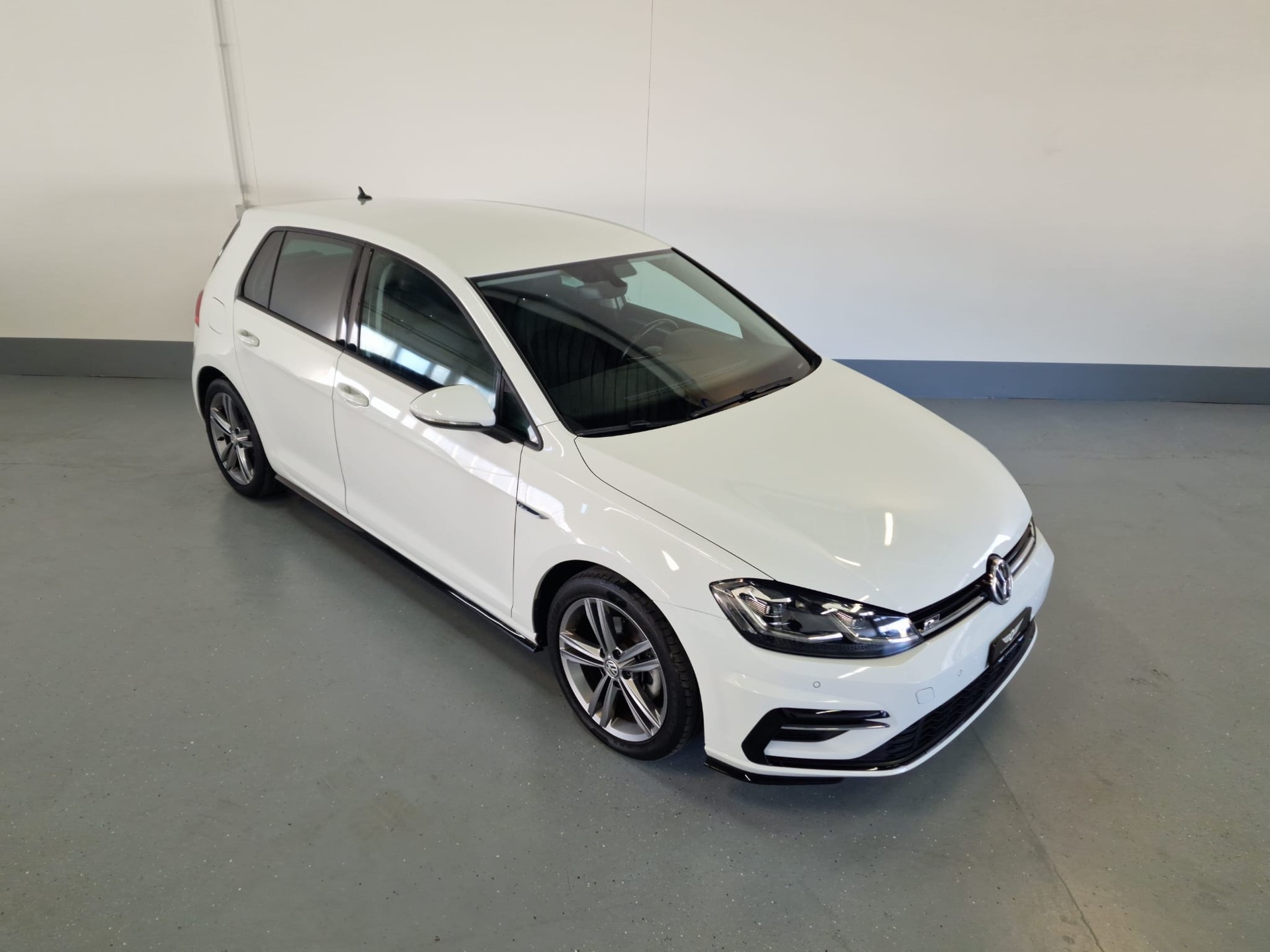 VW Golf 1.5 TSI EVO Highline R-Line-image-0