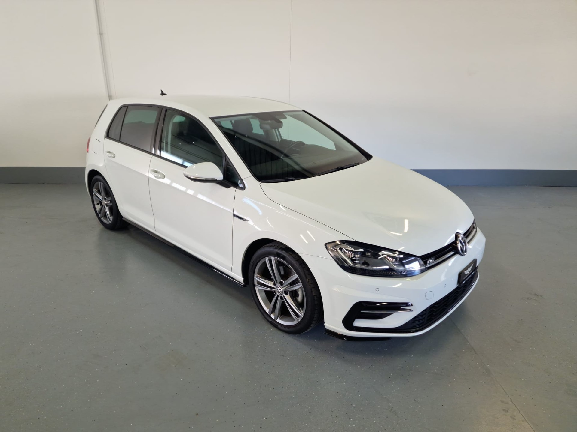 VW Golf 1.5 TSI EVO Highline R-Line-image-1
