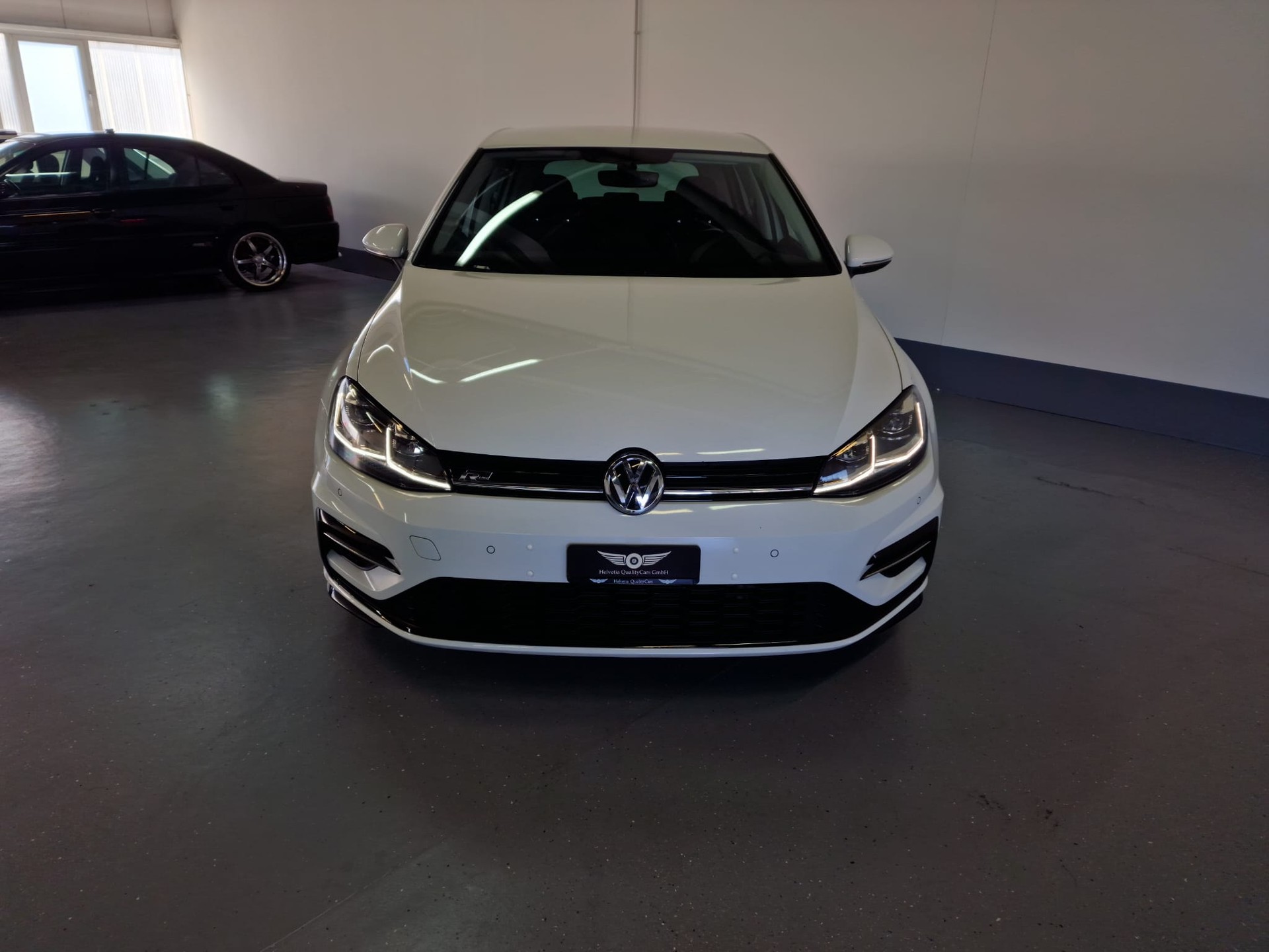 VW Golf 1.5 TSI EVO Highline R-Line-image-4