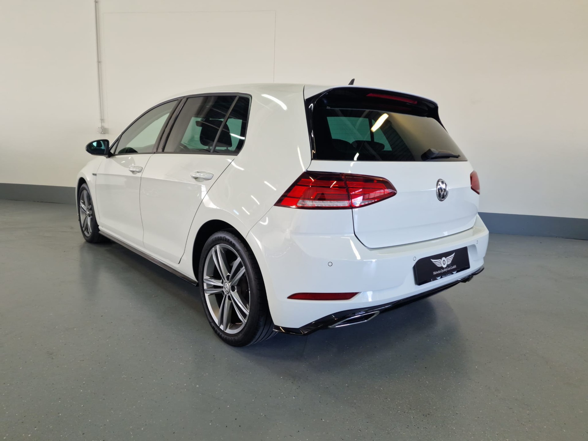 VW Golf 1.5 TSI EVO Highline R-Line-image-13