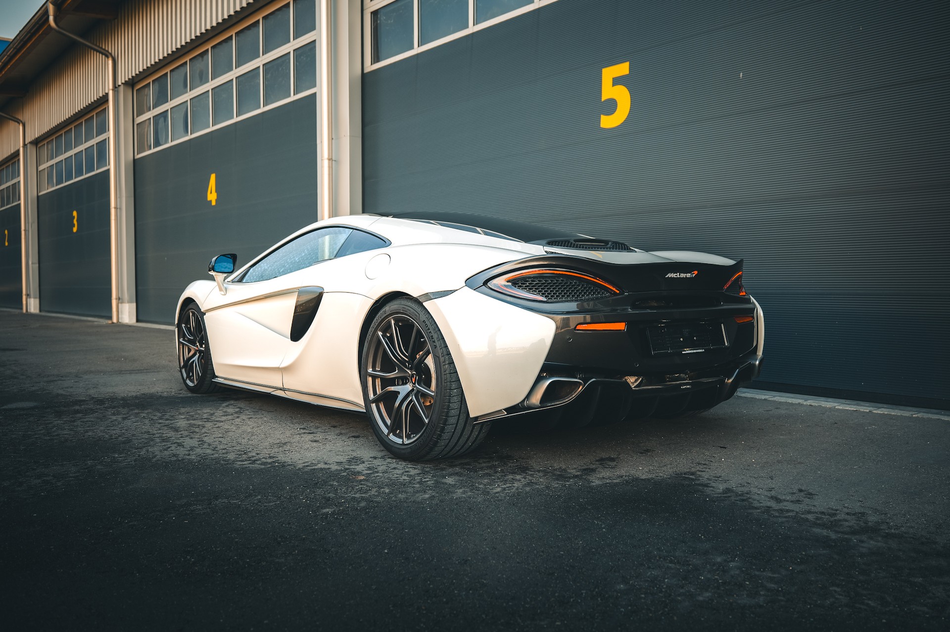 McLAREN 570GT Coupé 3.8 V8 SSG-image-2