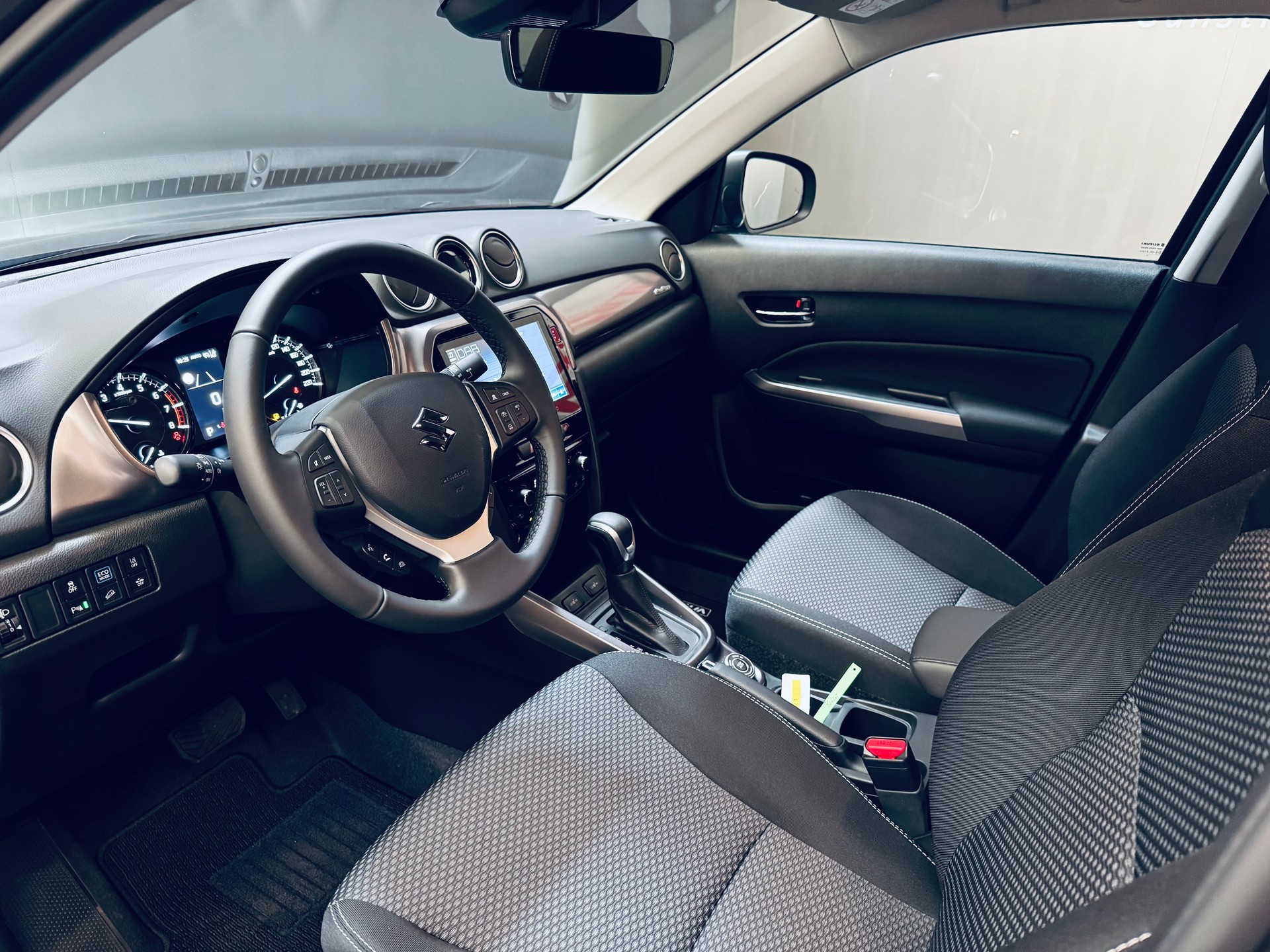 SUZUKI Vitara 1.4 Boosterjet Compact + 4x4 Hybrid-image-12